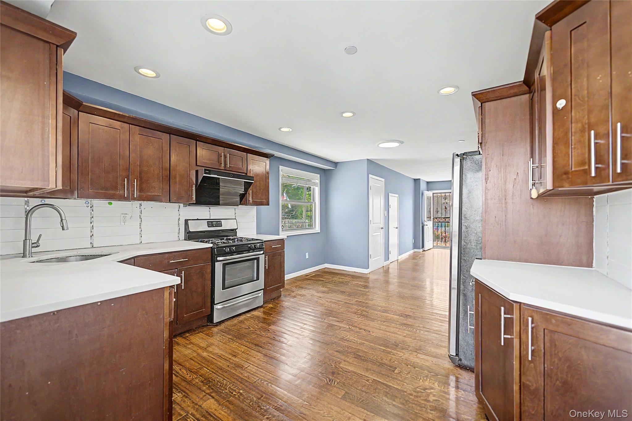 Single Family Davenport Queens, NY 11414, MLS-1005910-10