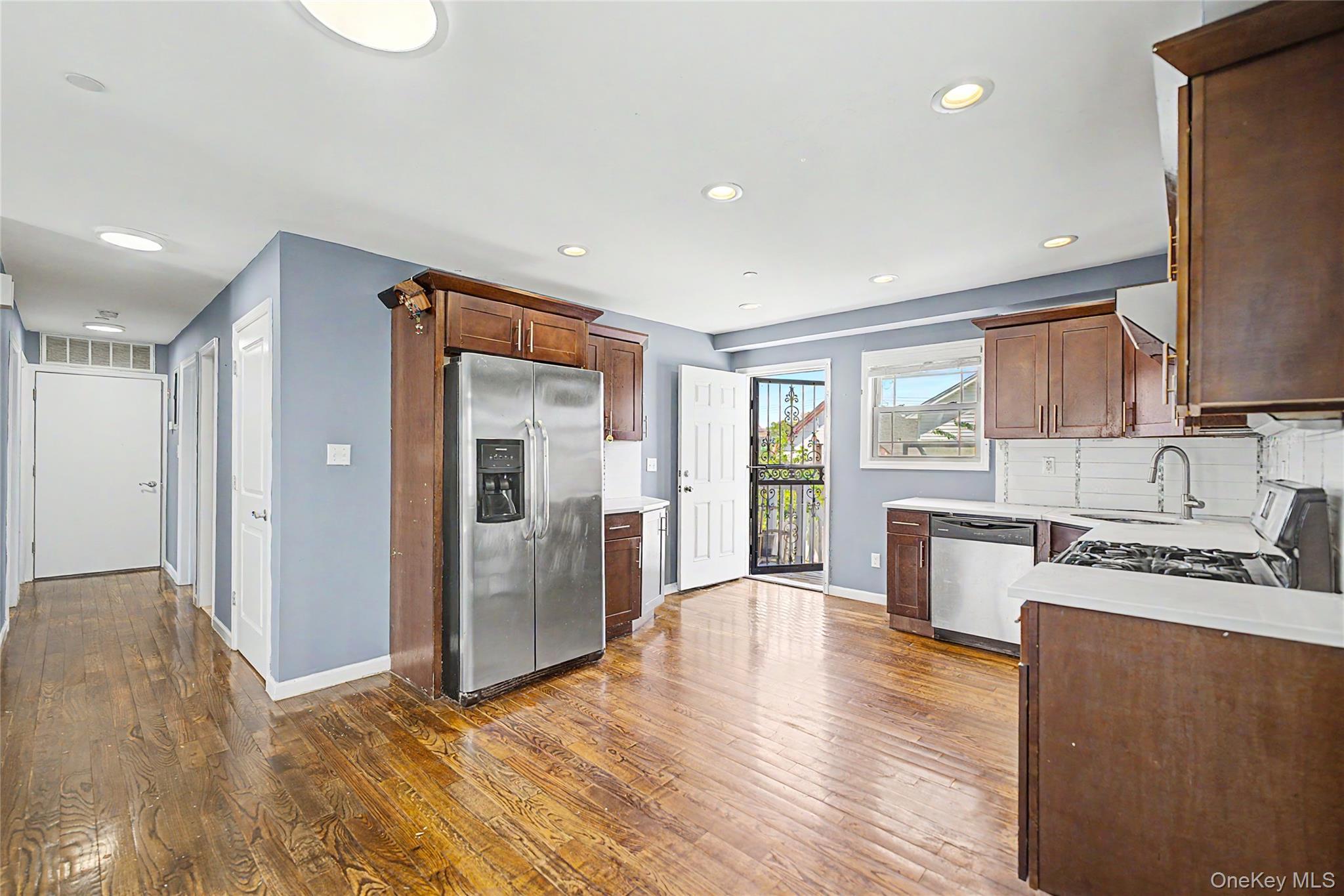 Single Family Davenport Queens, NY 11414, MLS-1005910-12