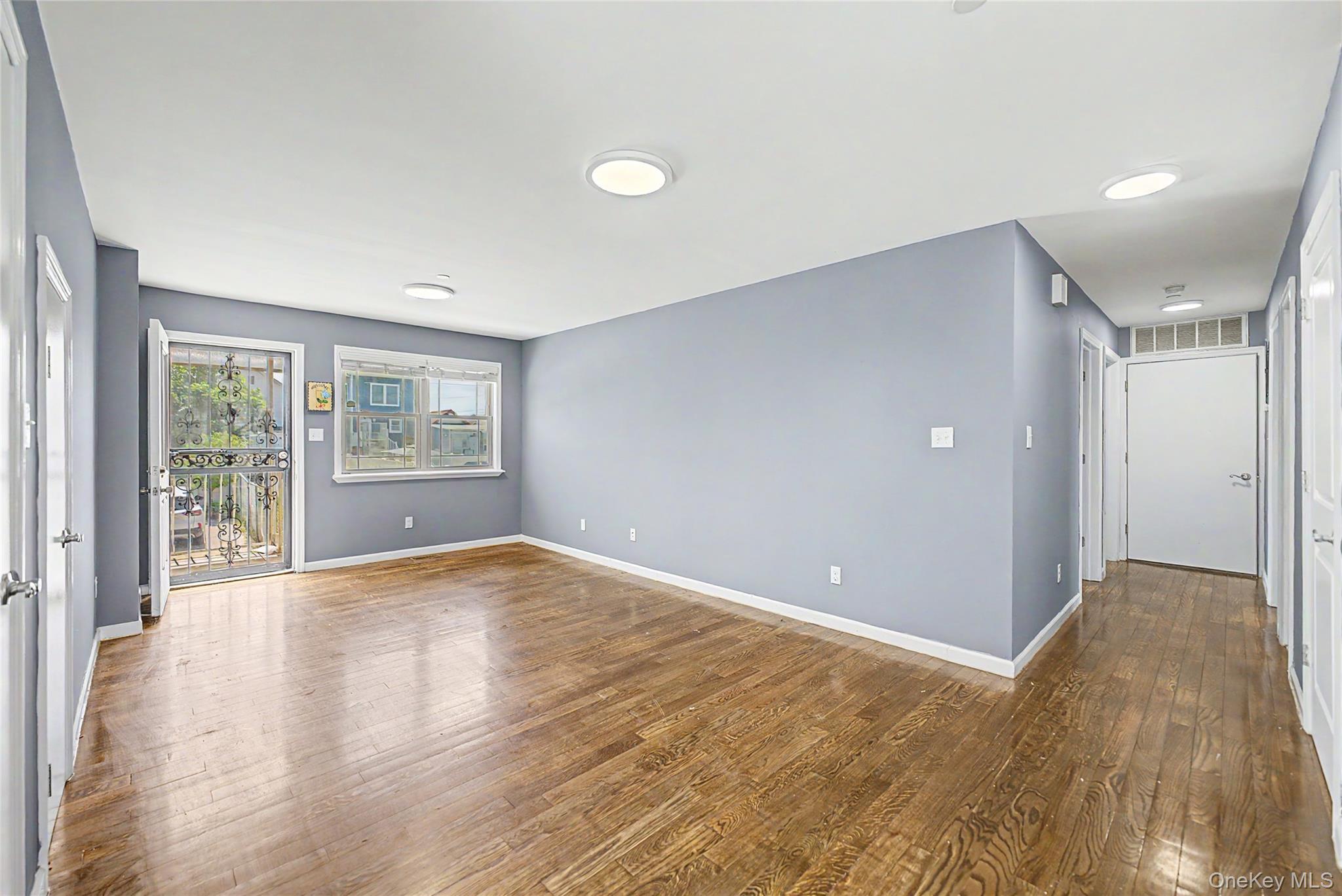 Single Family Davenport Queens, NY 11414, MLS-1005910-13