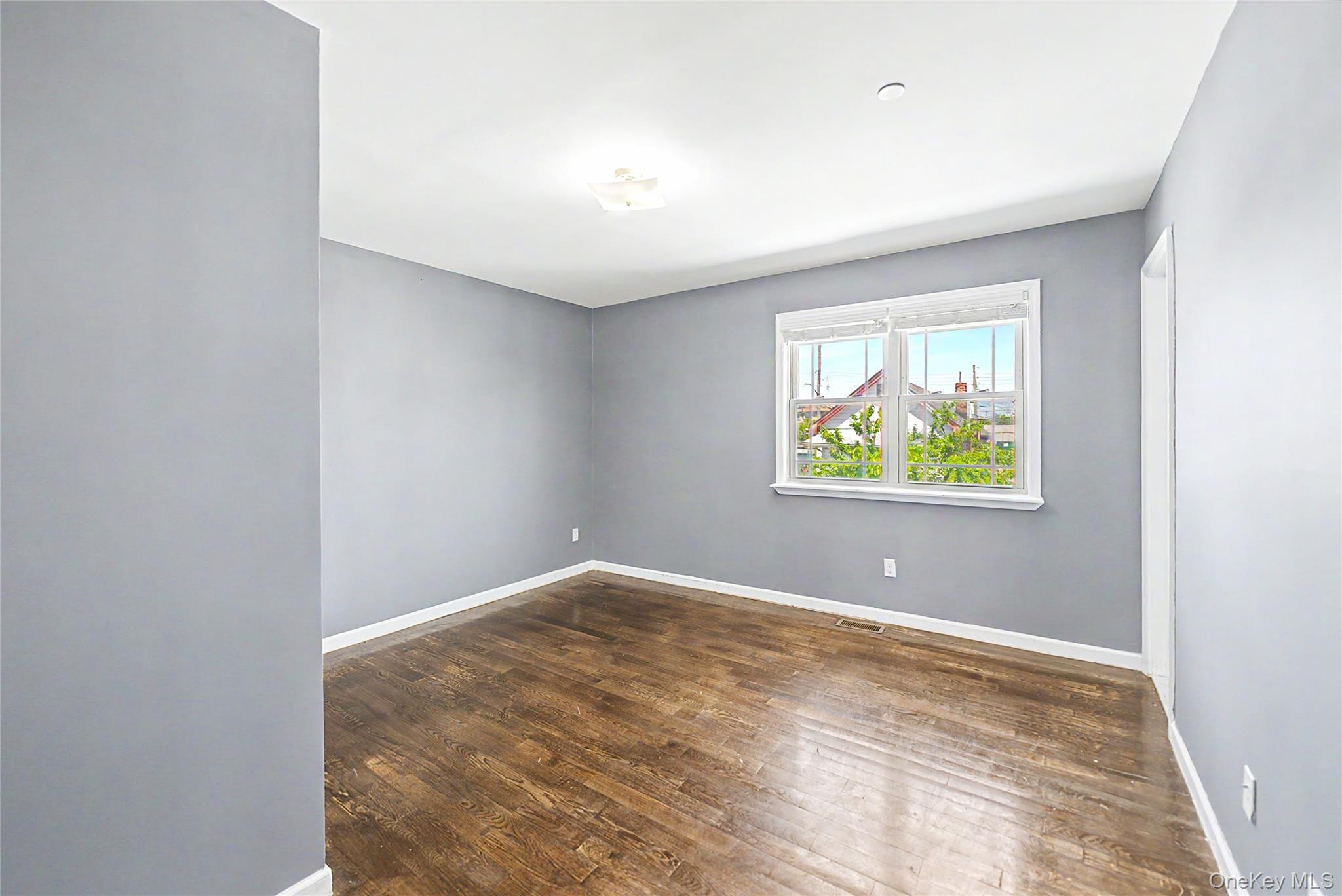 Single Family Davenport Queens, NY 11414, MLS-1005910-14