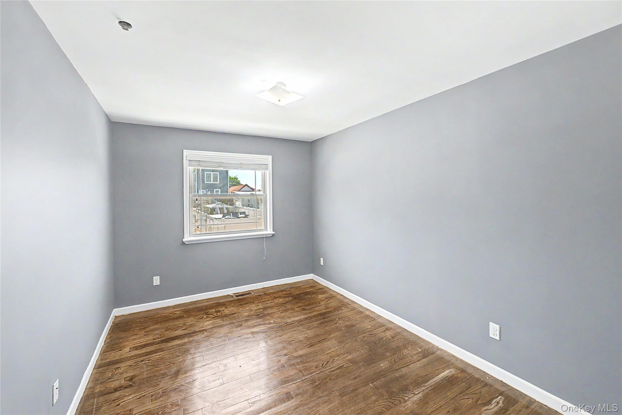 Single Family Davenport Queens, NY 11414, MLS-1005910-15
