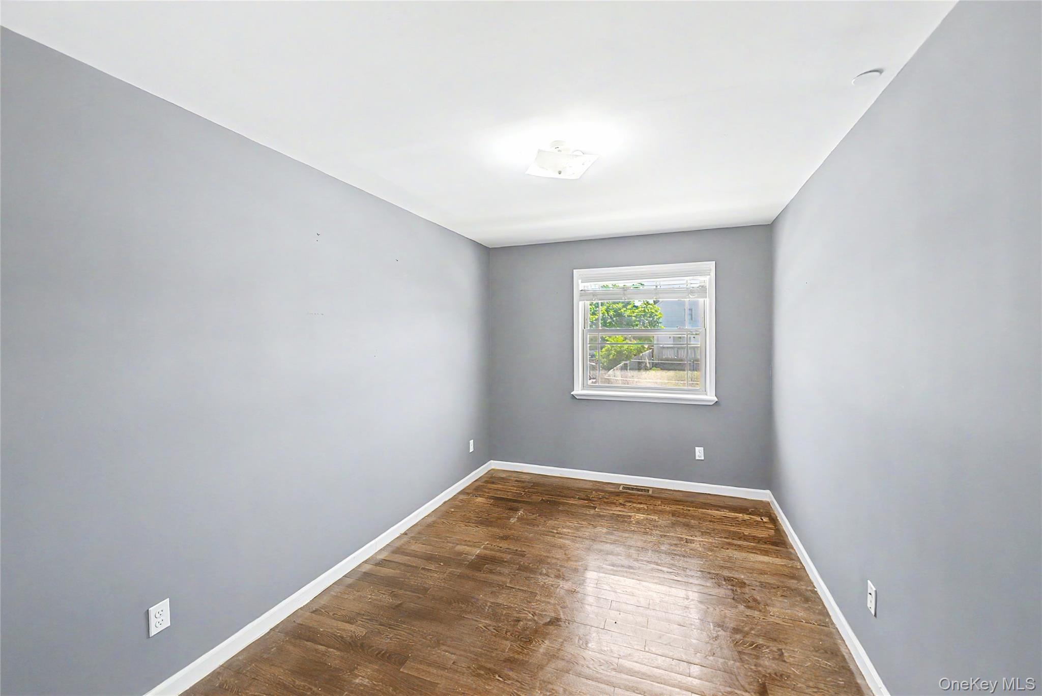 Single Family Davenport Queens, NY 11414, MLS-1005910-17