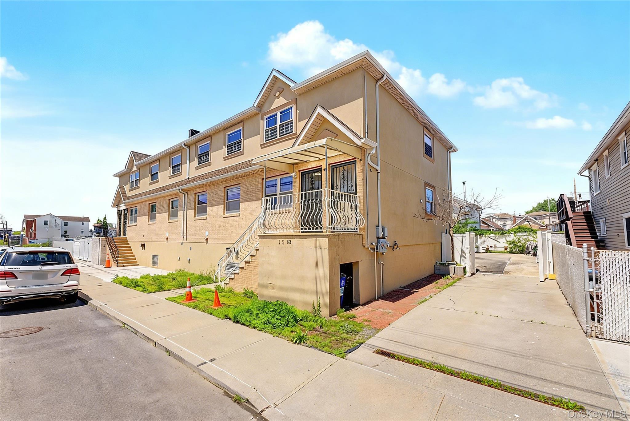 Single Family Davenport Queens, NY 11414, MLS-1005910-2