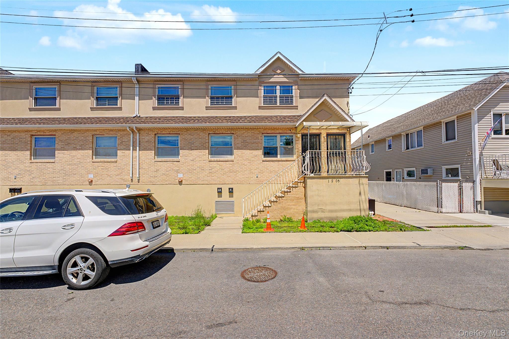 Single Family Davenport Queens, NY 11414, MLS-1005910-21