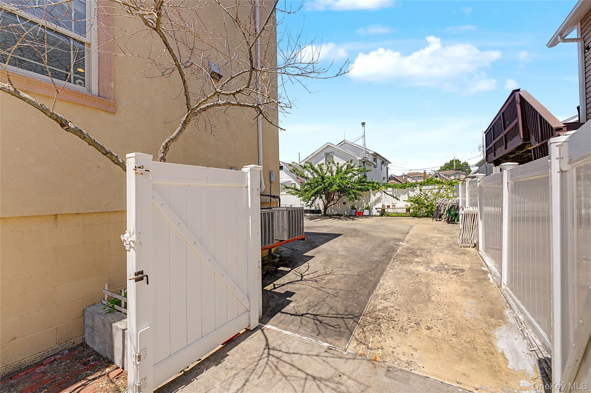 Single Family Davenport Queens, NY 11414, MLS-1005910-23