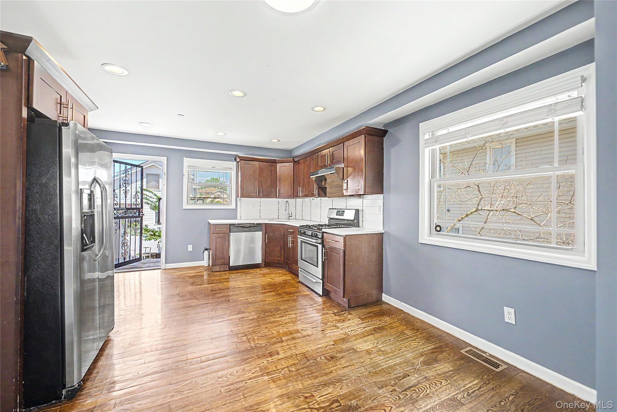 Single Family Davenport Queens, NY 11414, MLS-1005910-4