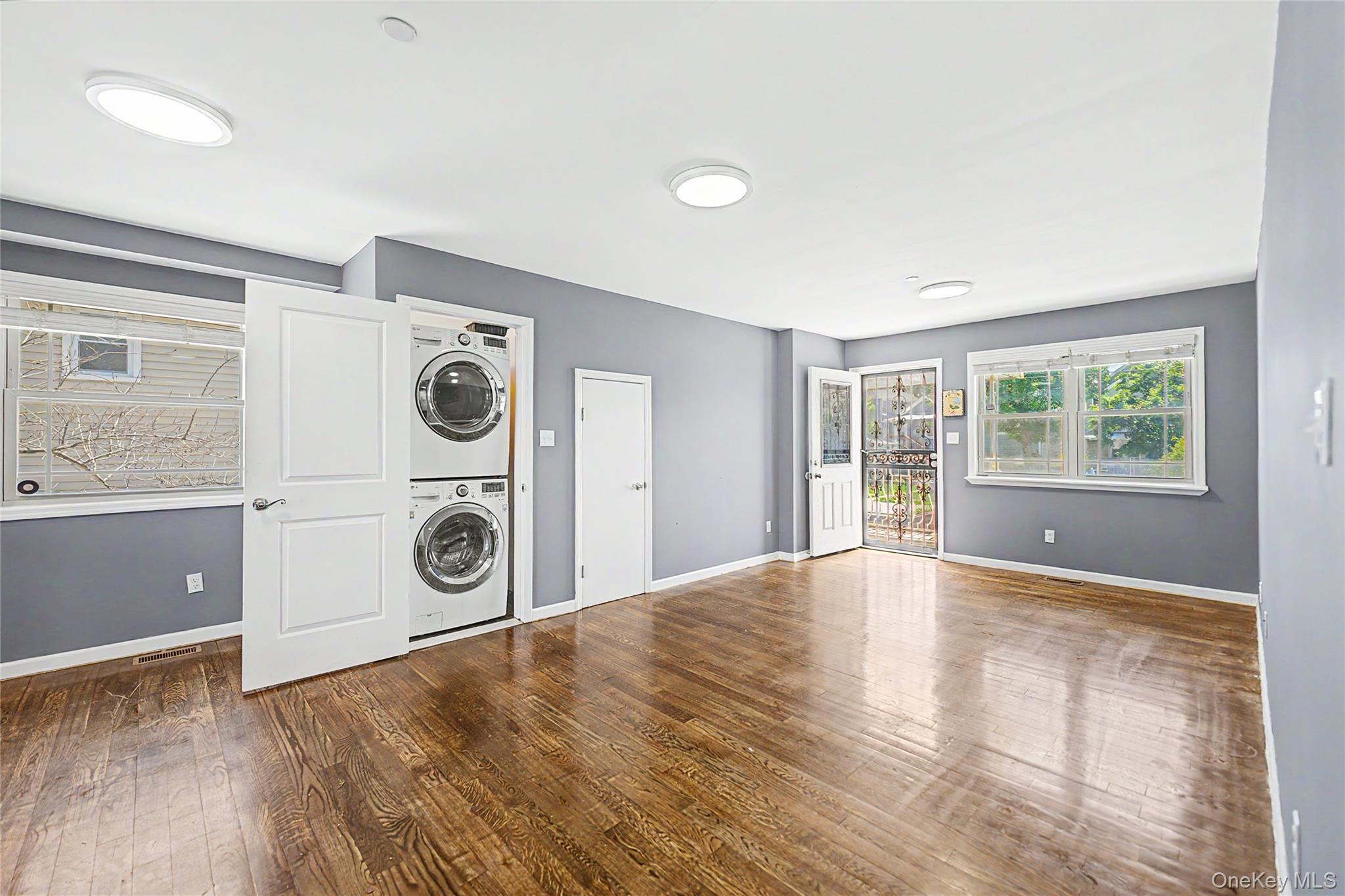Single Family Davenport Queens, NY 11414, MLS-1005910-5