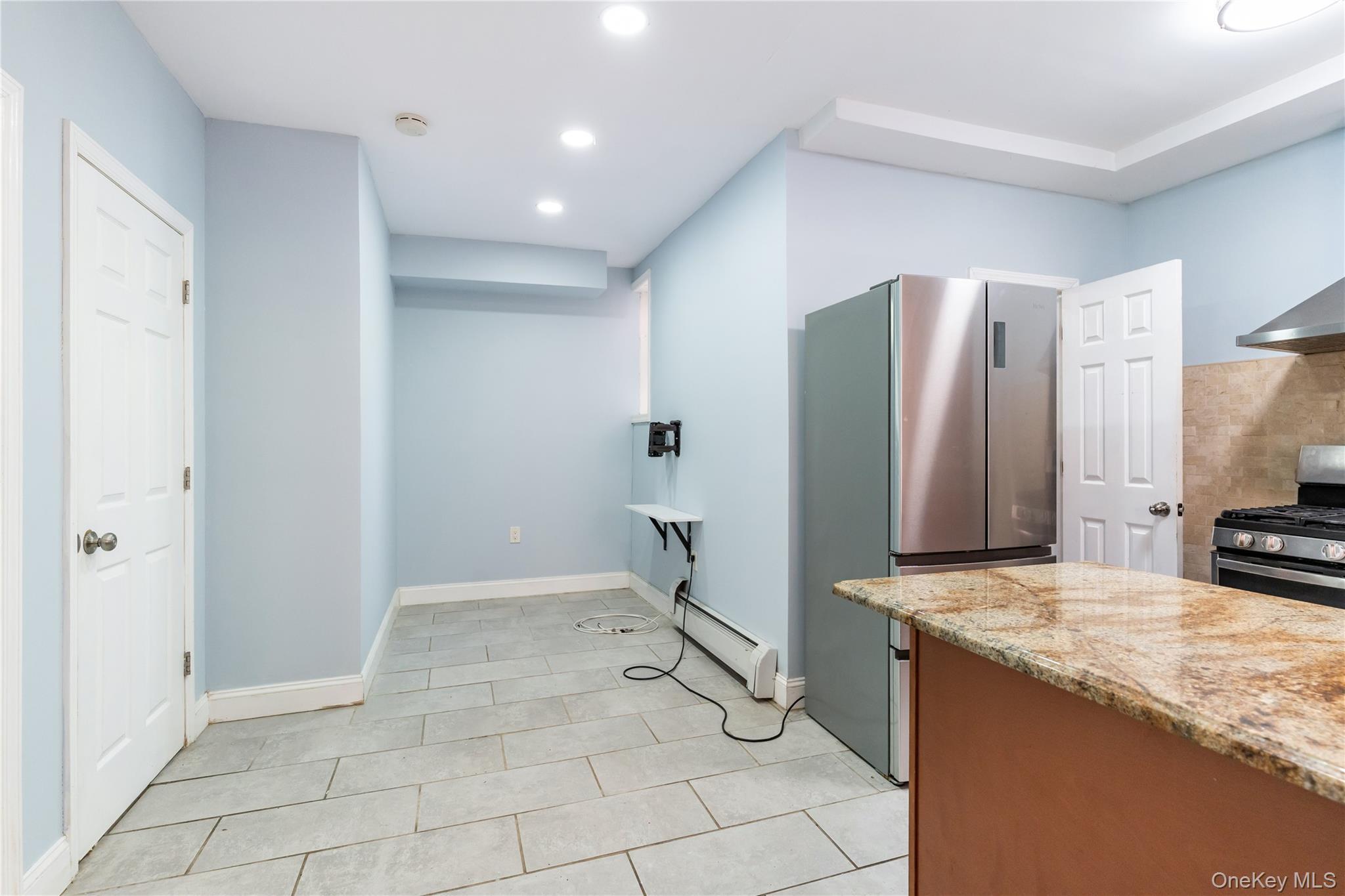 Single Family Perry  Bronx, NY 10467, MLS-1005915-30