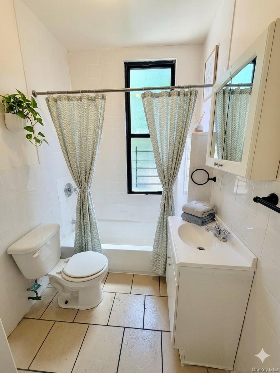Single Family Bassford Avenue Bronx, NY 10458, MLS-1005994-12