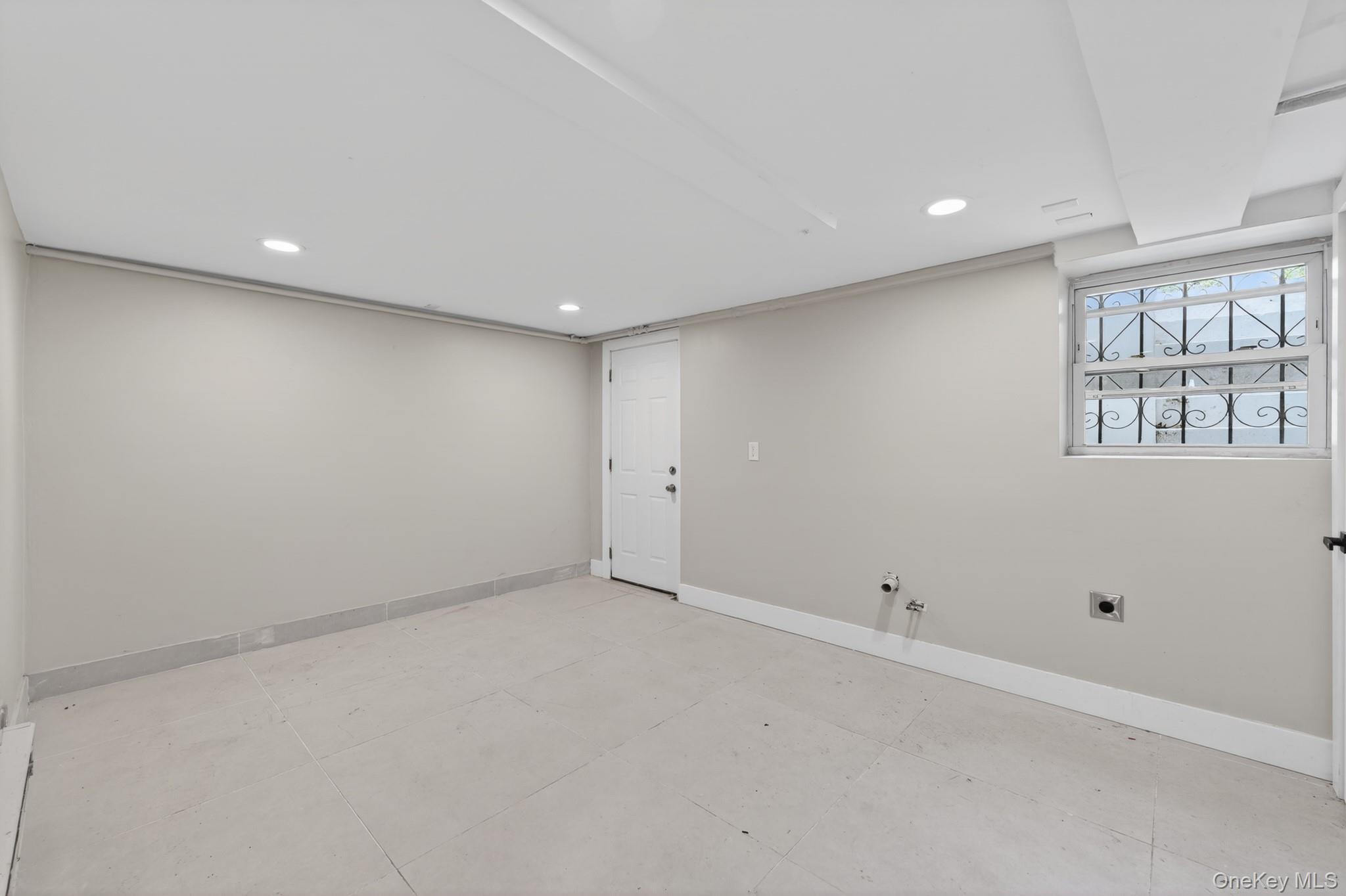 Single Family 218th  Bronx, NY 10469, MLS-1006029-11