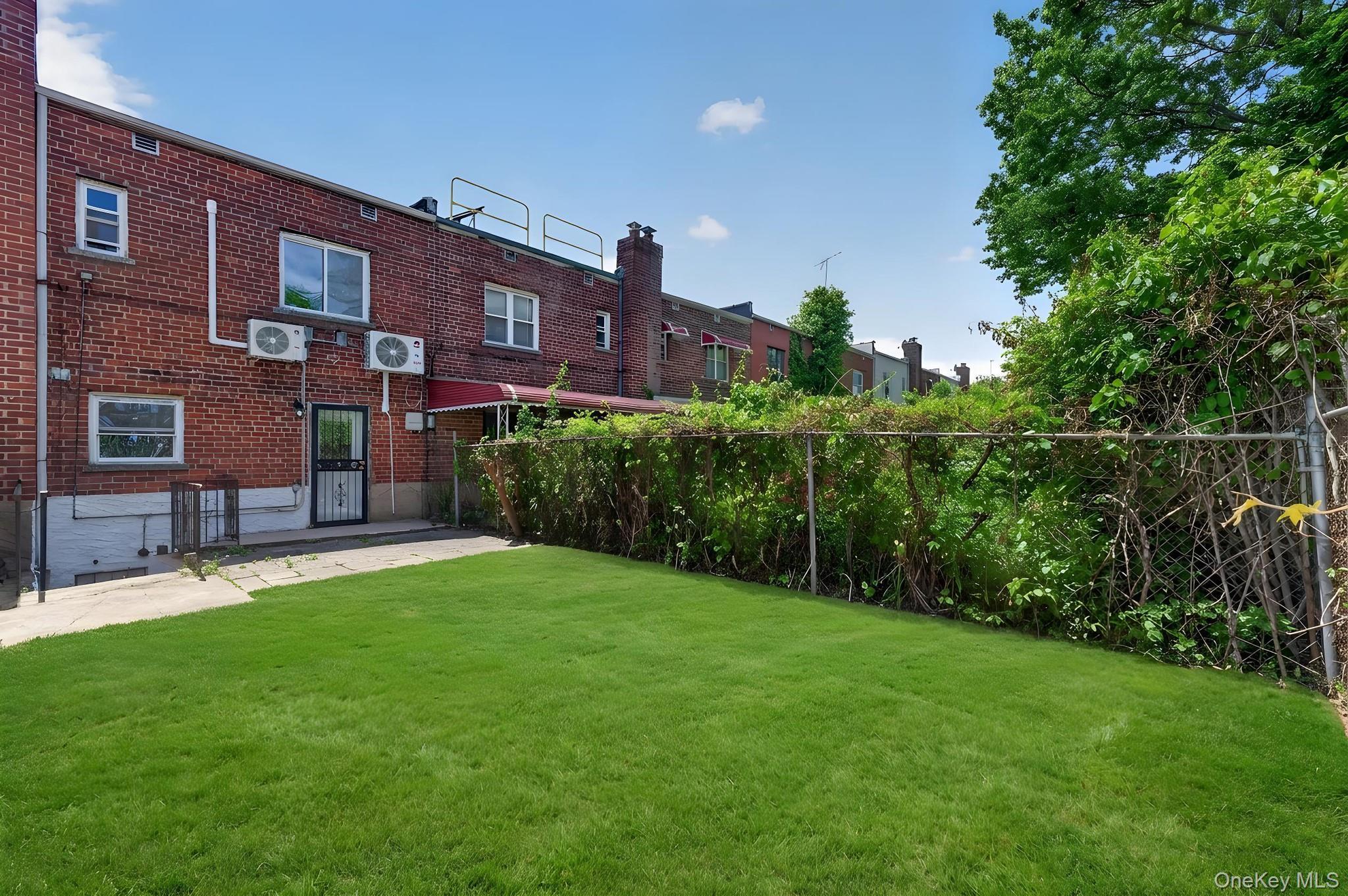 Single Family 218th  Bronx, NY 10469, MLS-1006029-12