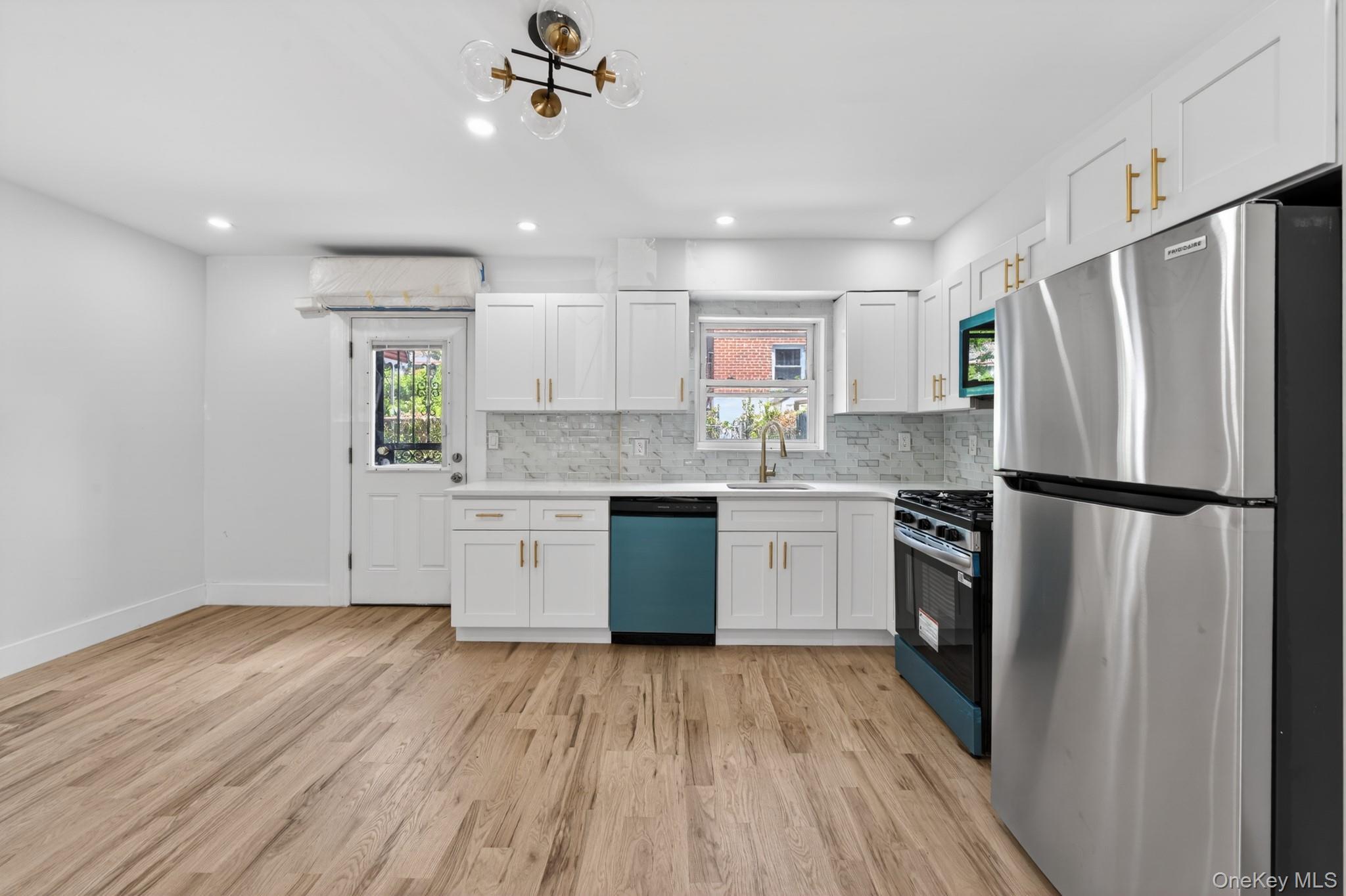 Single Family 218th  Bronx, NY 10469, MLS-1006029-3
