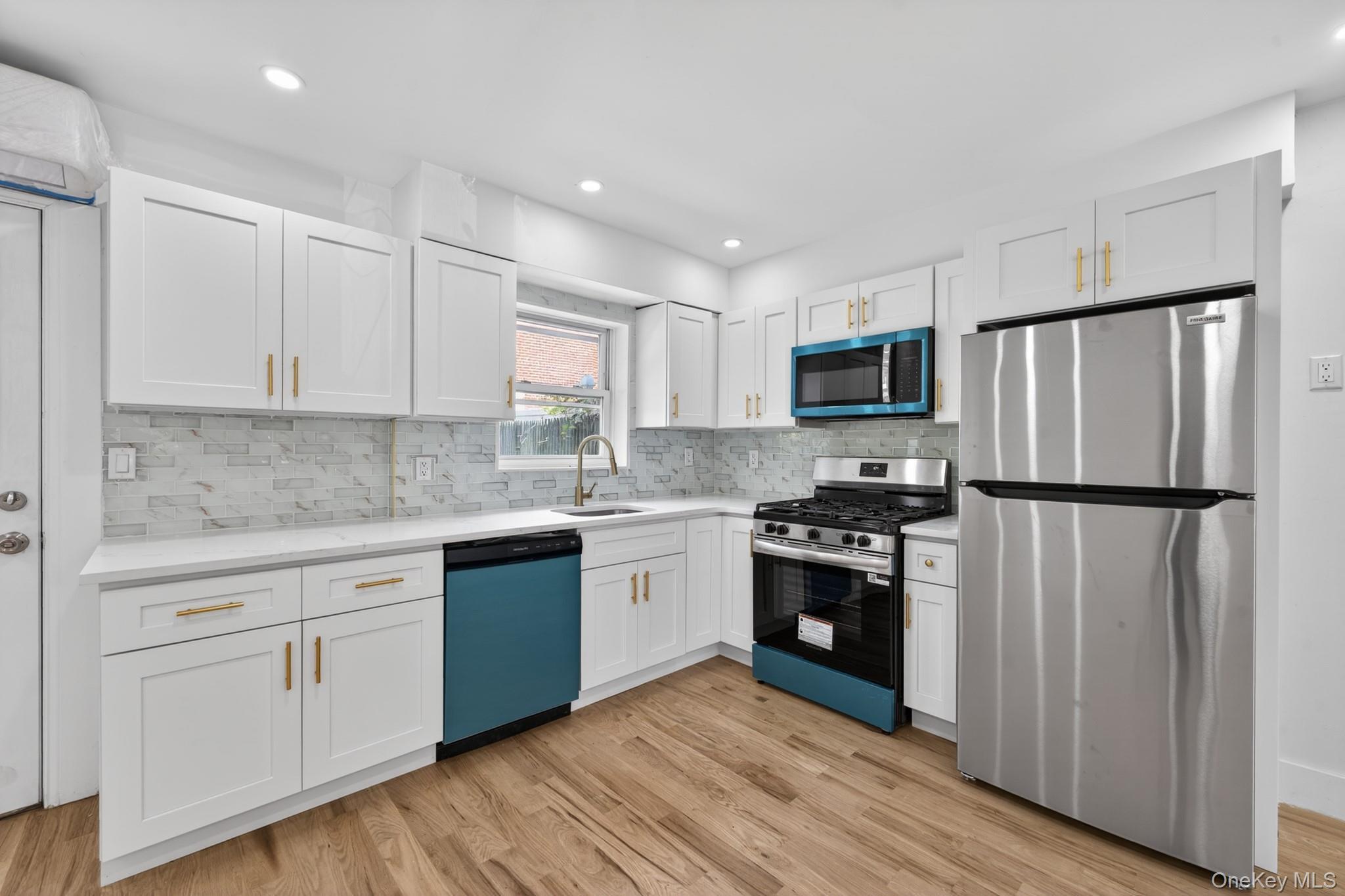 Single Family 218th  Bronx, NY 10469, MLS-1006029-4