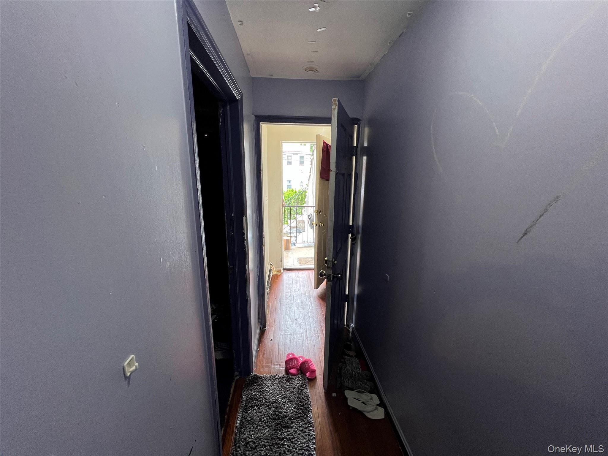 Single Family Ely Avenue Bronx, NY 10469, MLS-1006034-11
