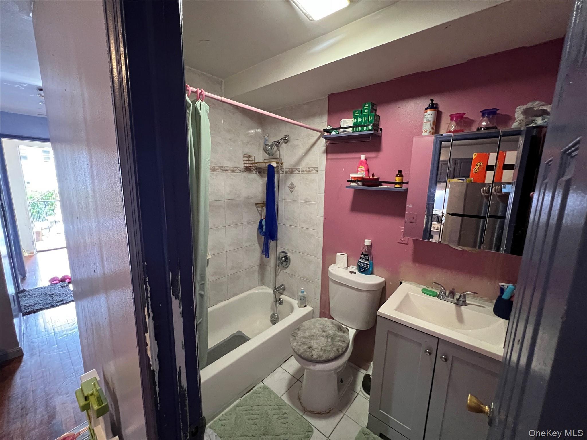 Single Family Ely Avenue Bronx, NY 10469, MLS-1006034-13
