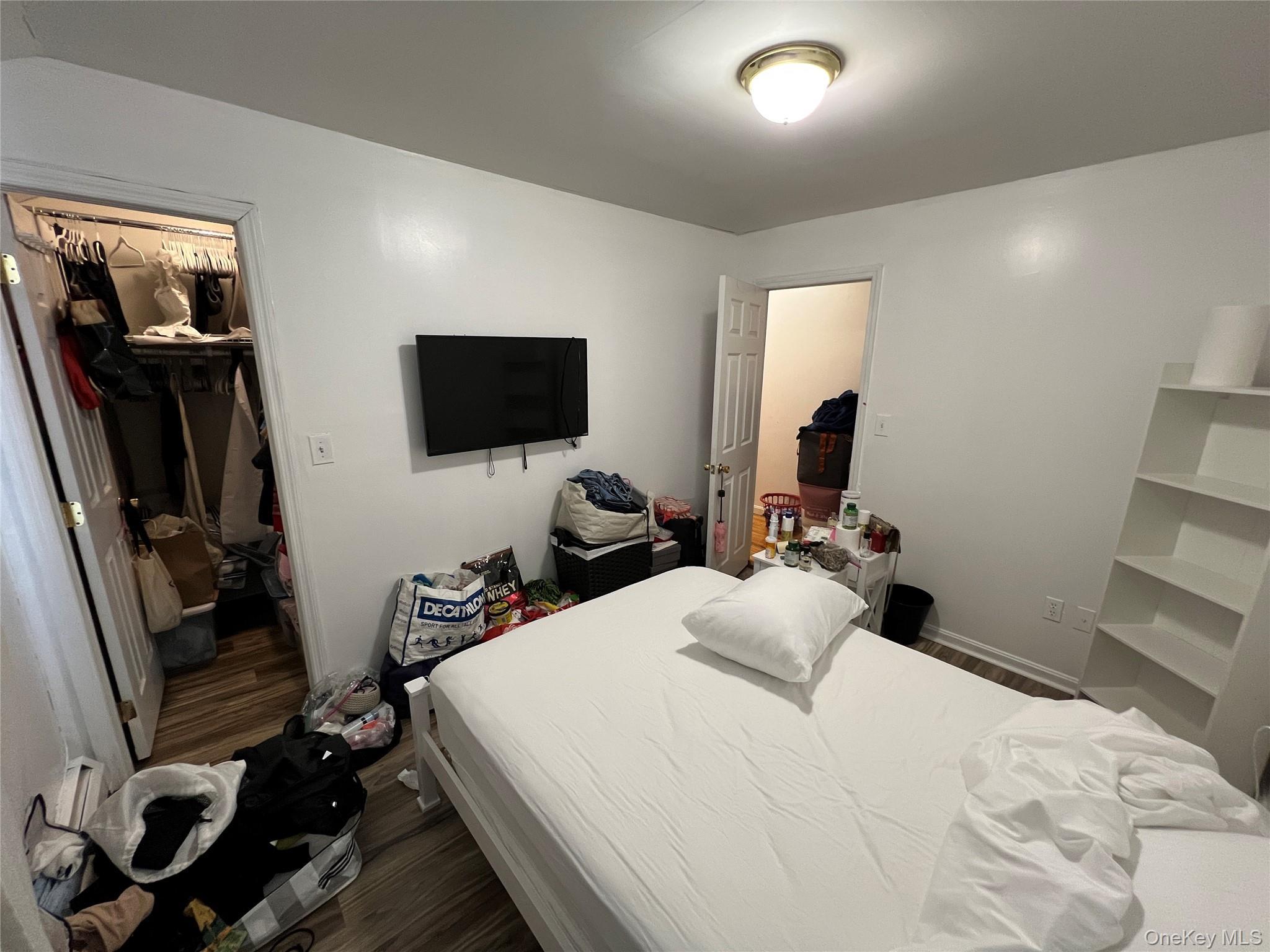 Single Family Ely Avenue Bronx, NY 10469, MLS-1006034-2