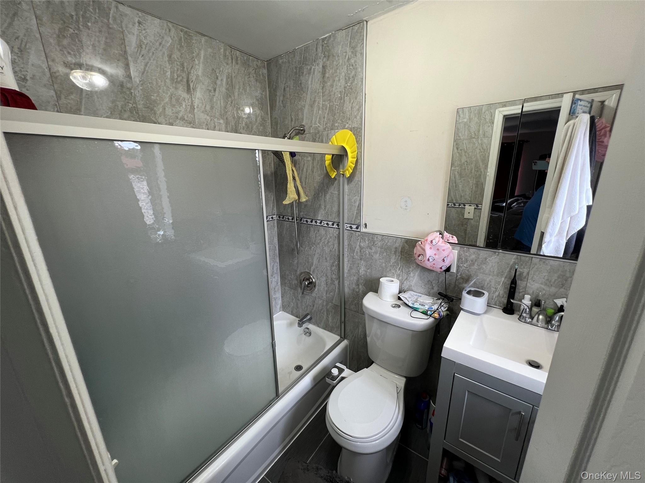 Single Family Ely Avenue Bronx, NY 10469, MLS-1006034-4