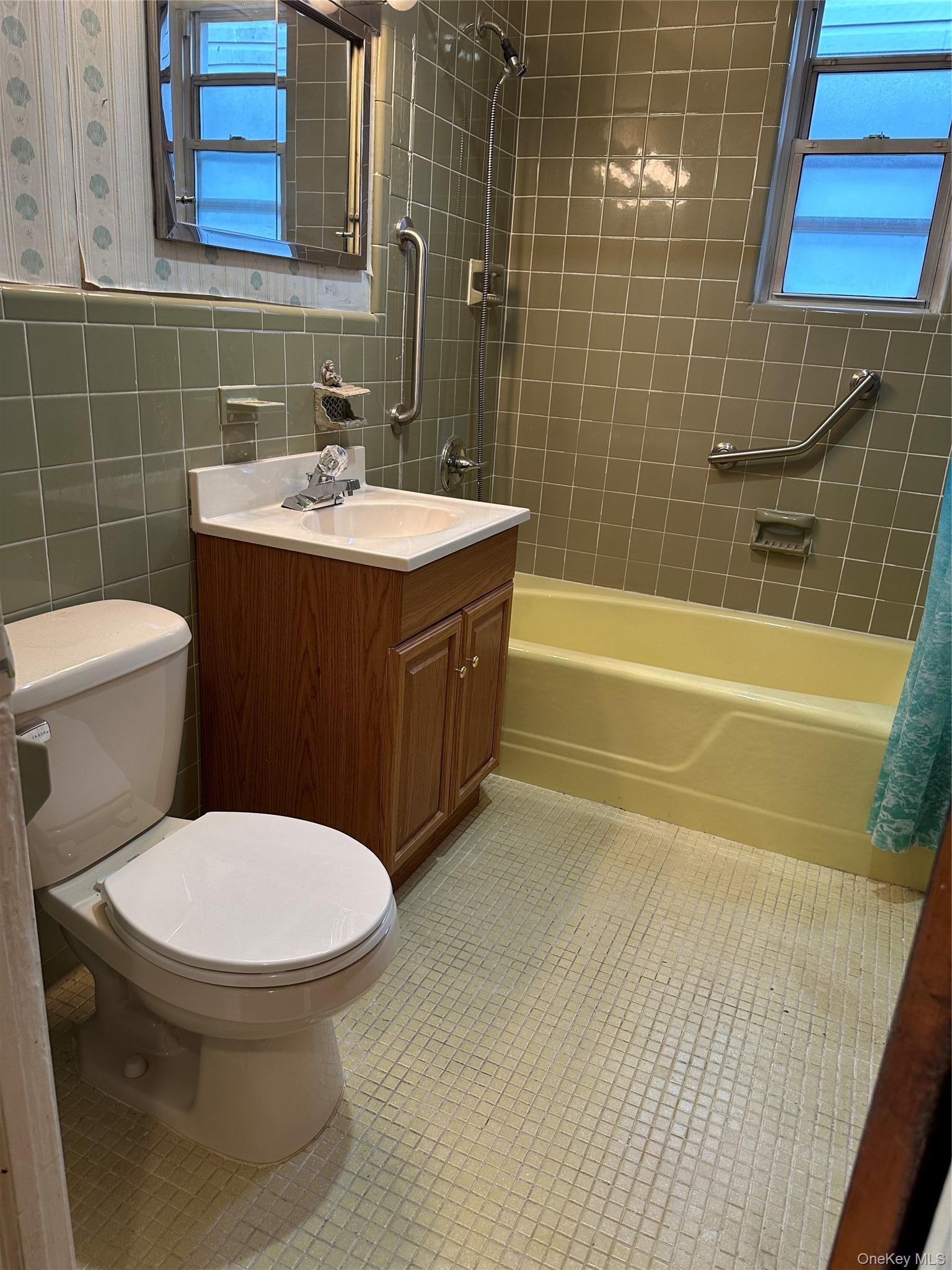 Single Family 65th Queens, NY 11385, MLS-1006055-5