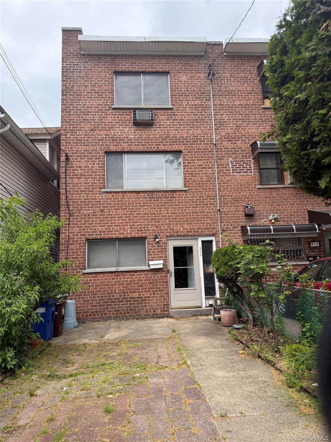 Single Family Burke  Bronx, NY 10469, MLS-1006084-2
