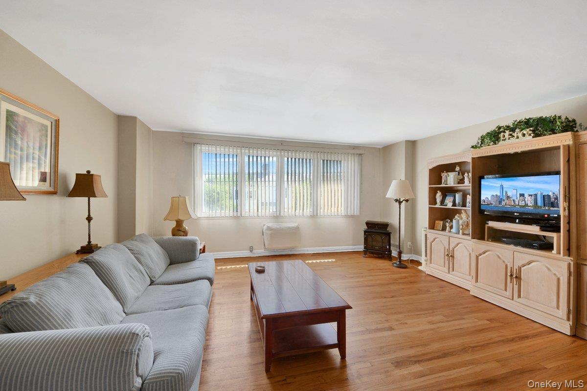 Single Family Logan  Bronx, NY 10465, MLS-1006149-14