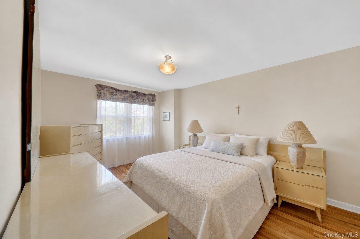 Single Family Logan  Bronx, NY 10465, MLS-1006149-17