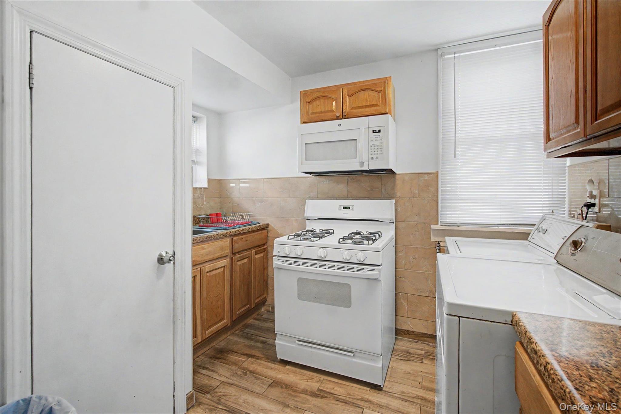 Single Family Merry Avenue Bronx, NY 10461, MLS-1006195-15