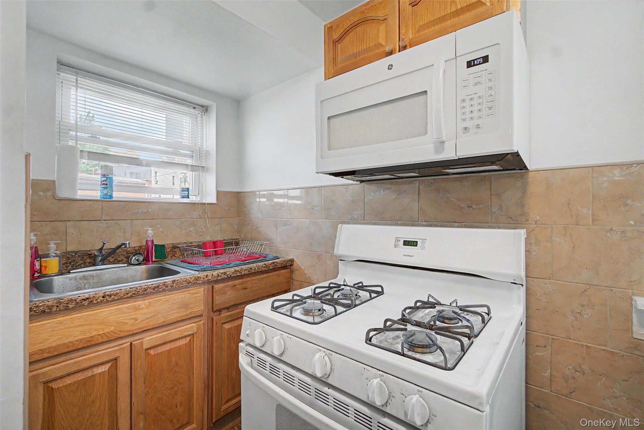Single Family Merry Avenue Bronx, NY 10461, MLS-1006195-16