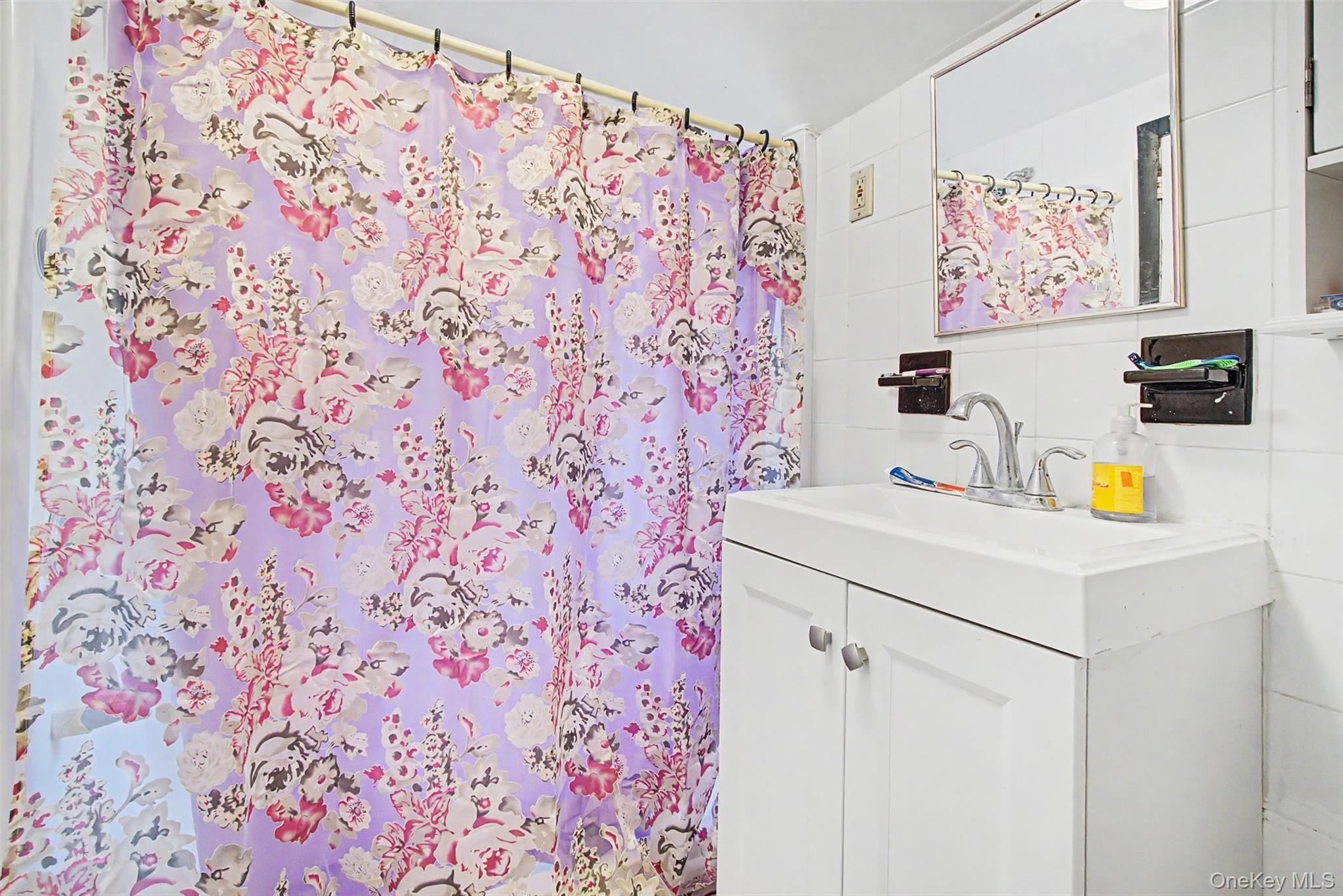 Single Family Merry Avenue Bronx, NY 10461, MLS-1006195-27