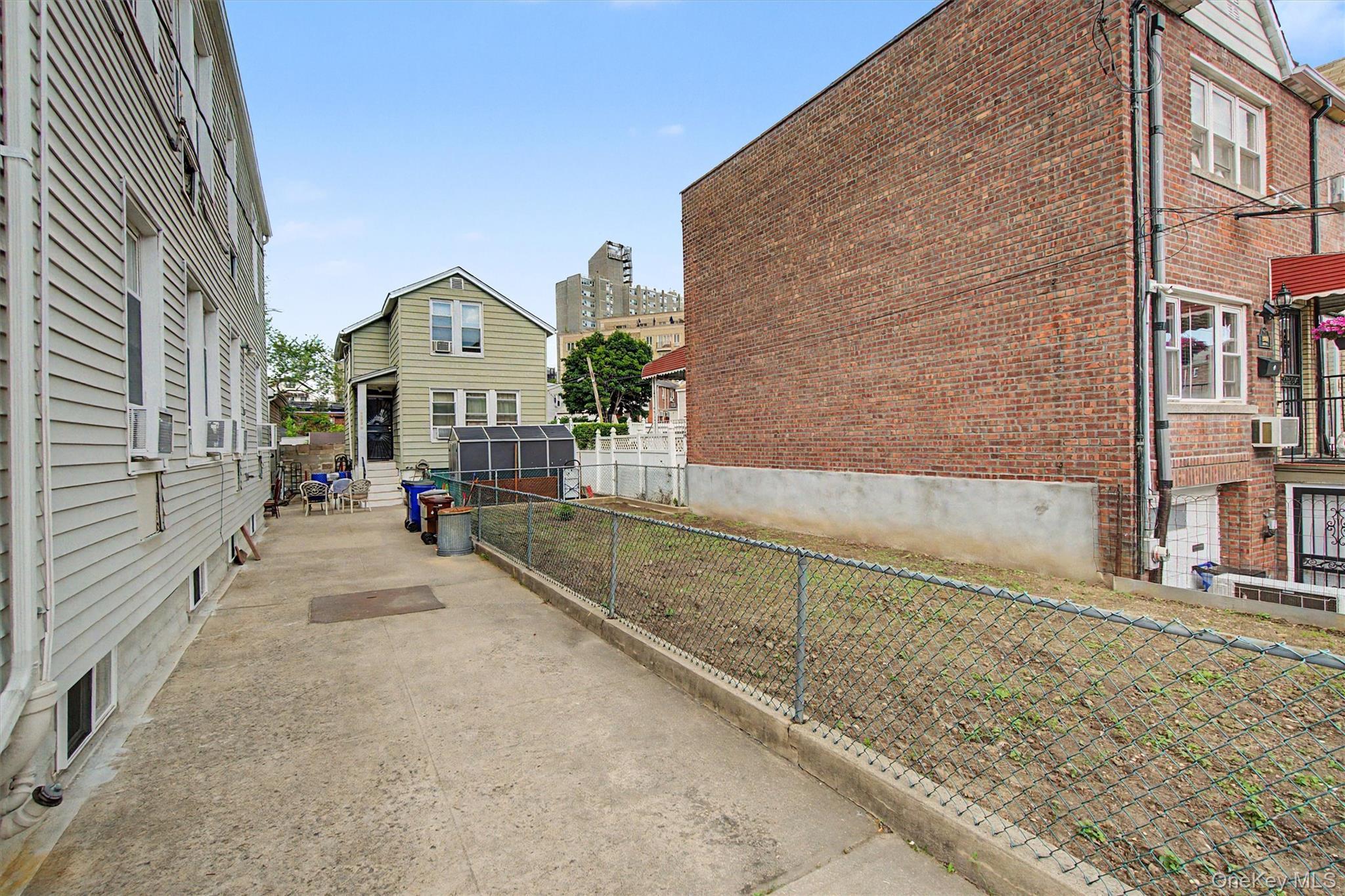 Single Family Merry Avenue Bronx, NY 10461, MLS-1006195-3