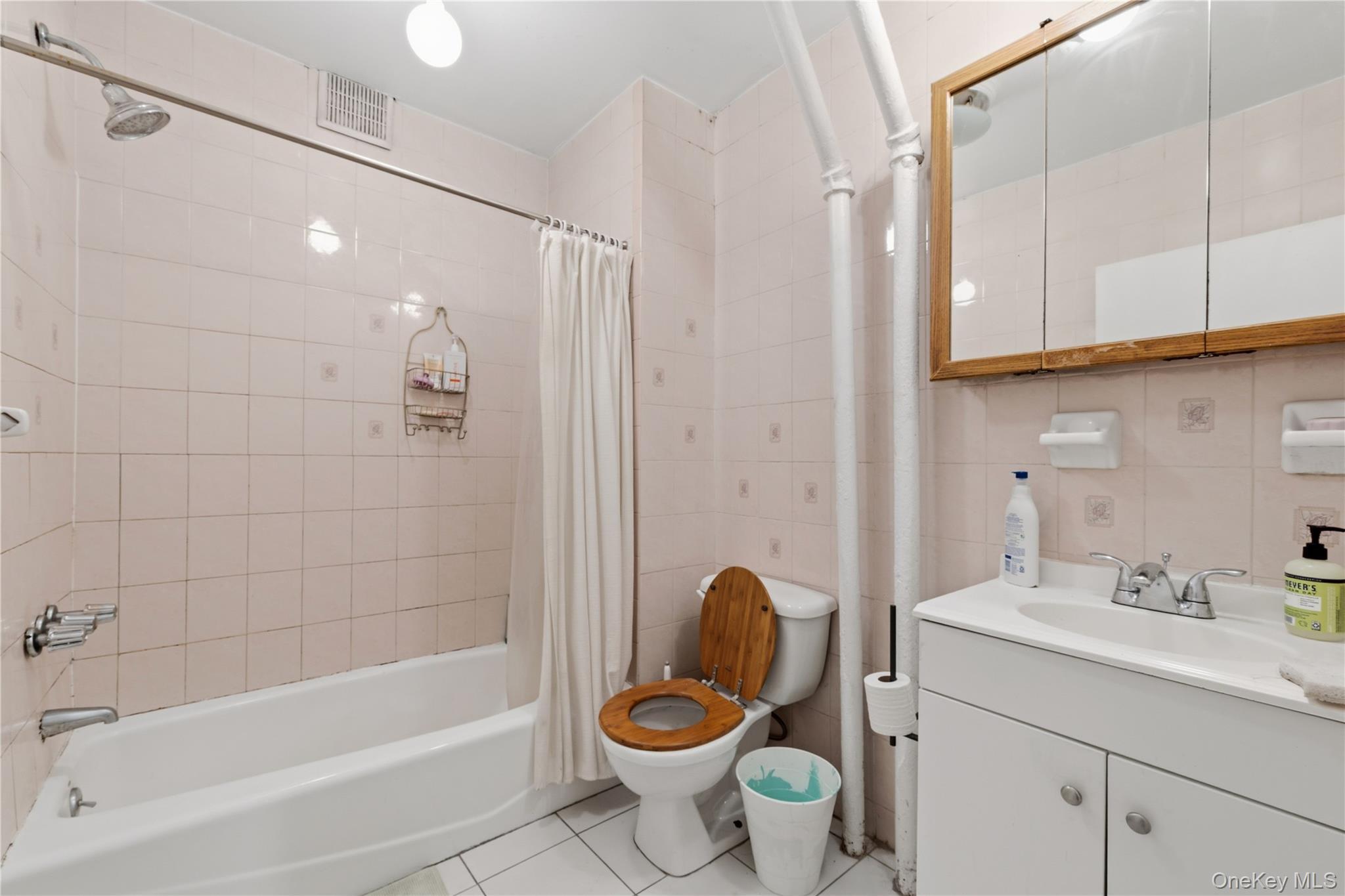 Single Family Lorimer Street  Brooklyn, NY 11222, MLS-1006257-15