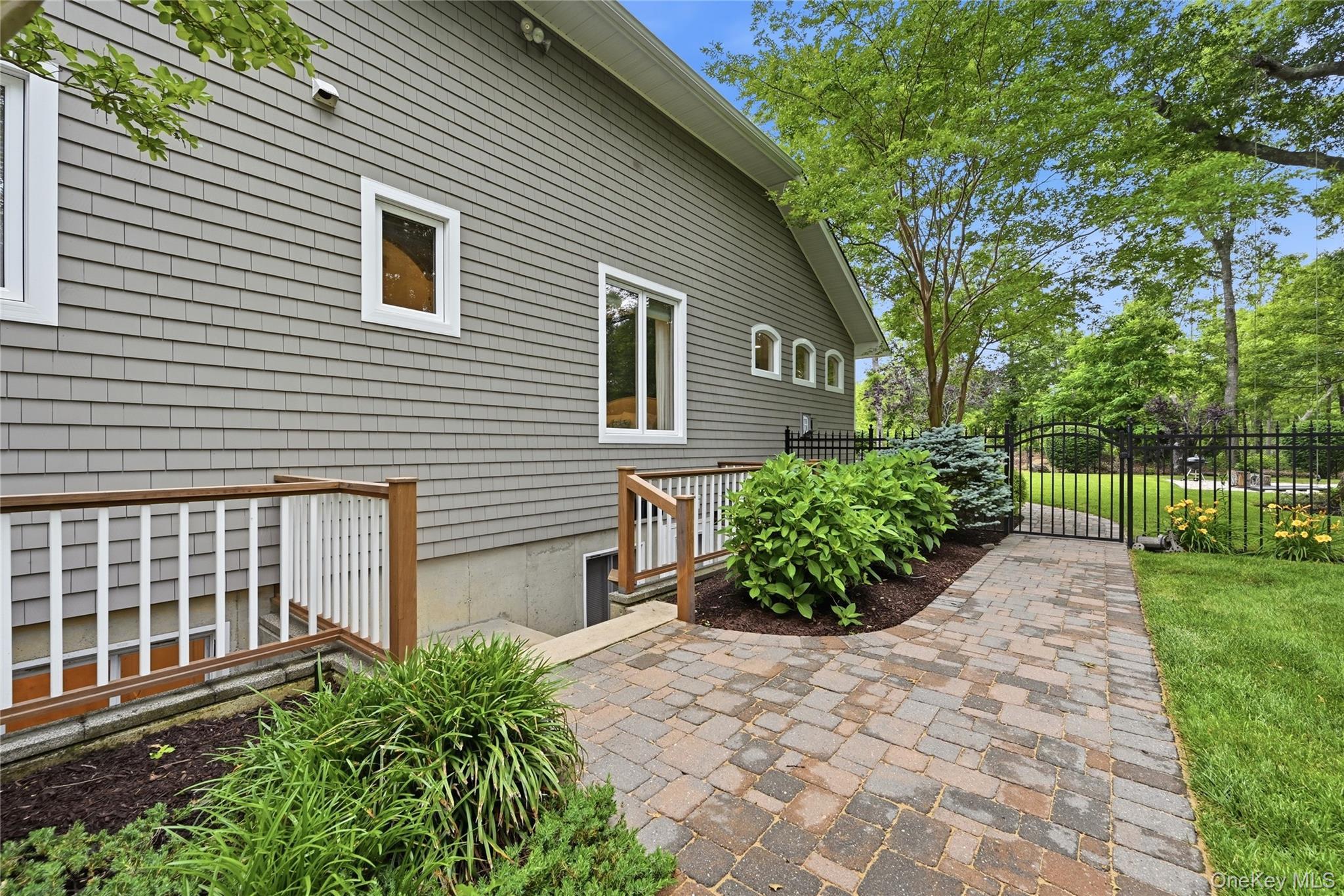 Single Family South Path Suffolk County, NY 11933, MLS-1006261-43