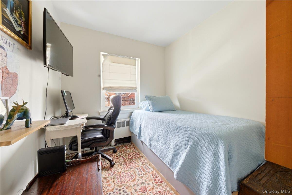 Single Family Richardson Avenue Bronx, NY 10470, MLS-1006309-13