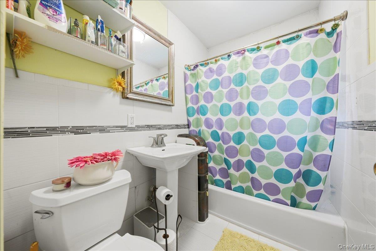 Single Family Richardson Avenue Bronx, NY 10470, MLS-1006309-15