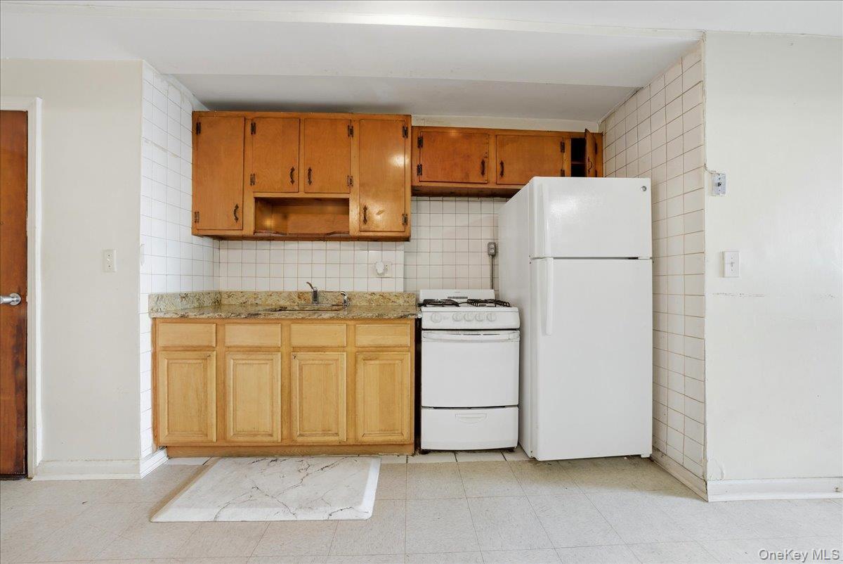 Single Family Richardson Avenue Bronx, NY 10470, MLS-1006309-19