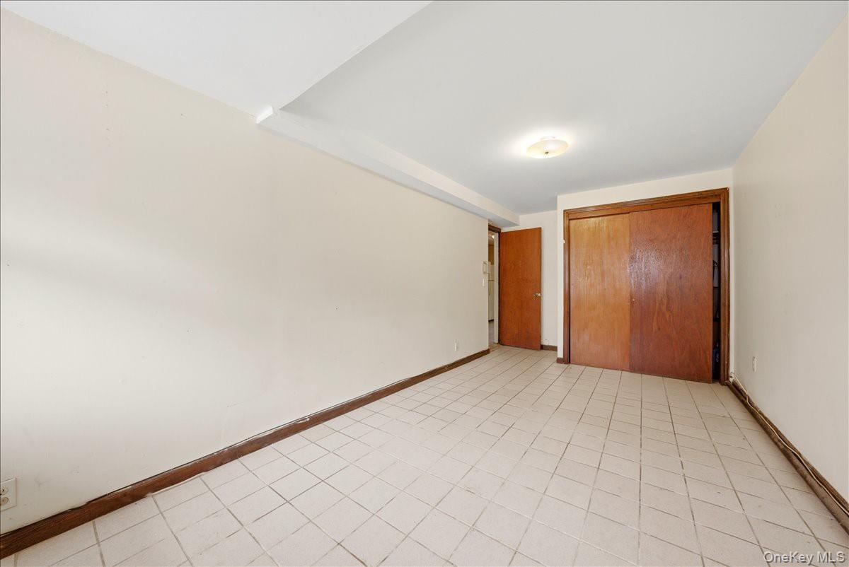 Single Family Richardson Avenue Bronx, NY 10470, MLS-1006309-21