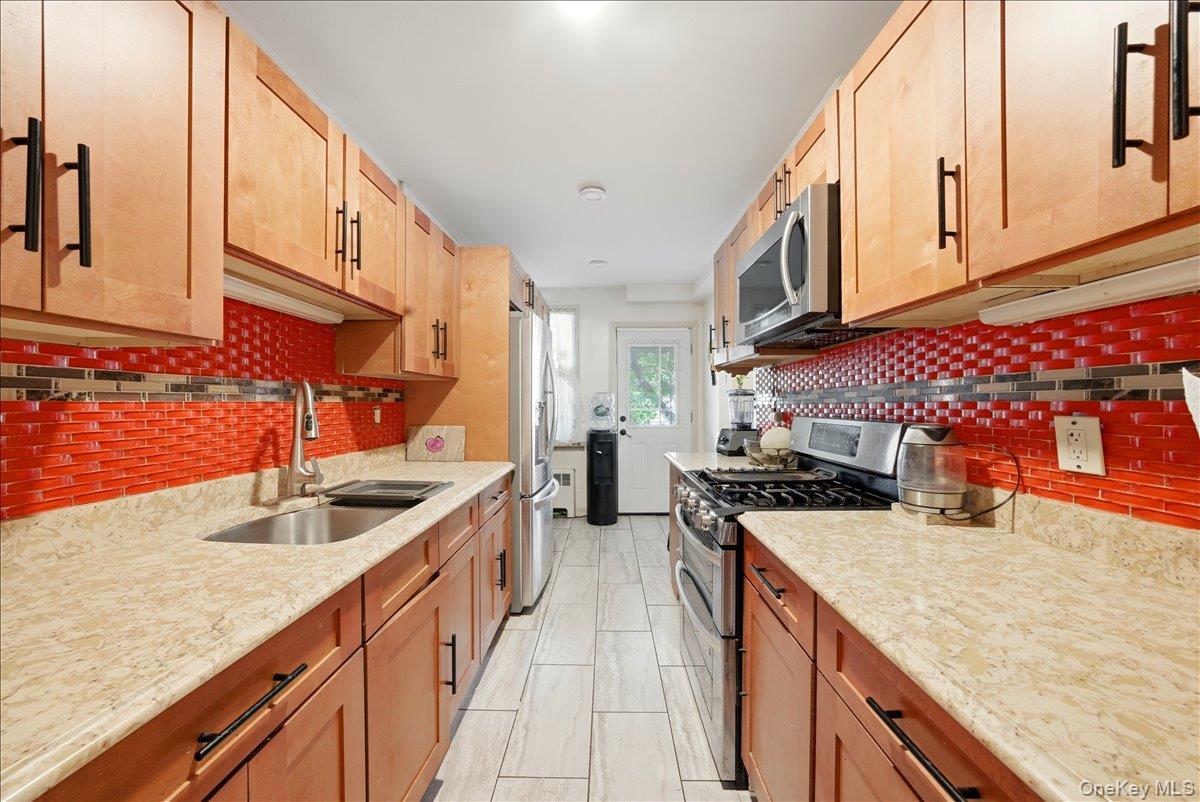 Single Family Richardson Avenue Bronx, NY 10470, MLS-1006309-6