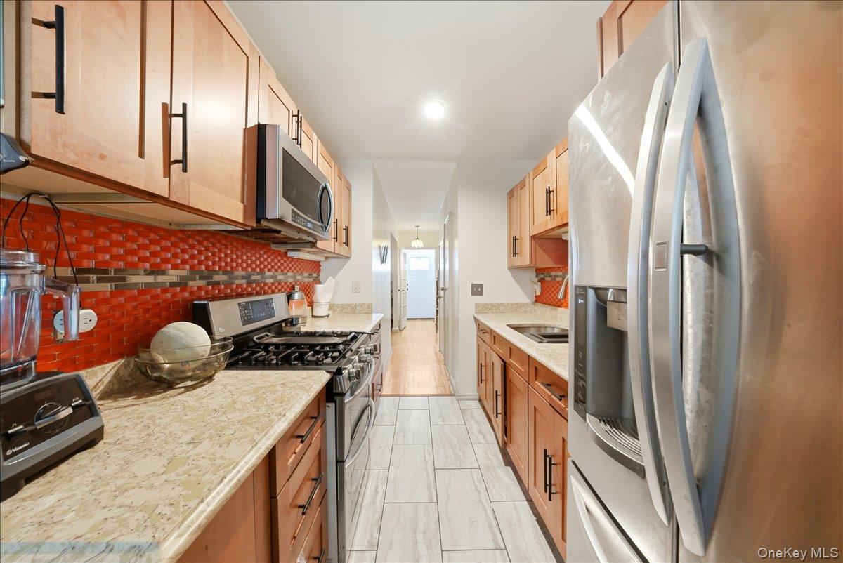 Single Family Richardson Avenue Bronx, NY 10470, MLS-1006309-7