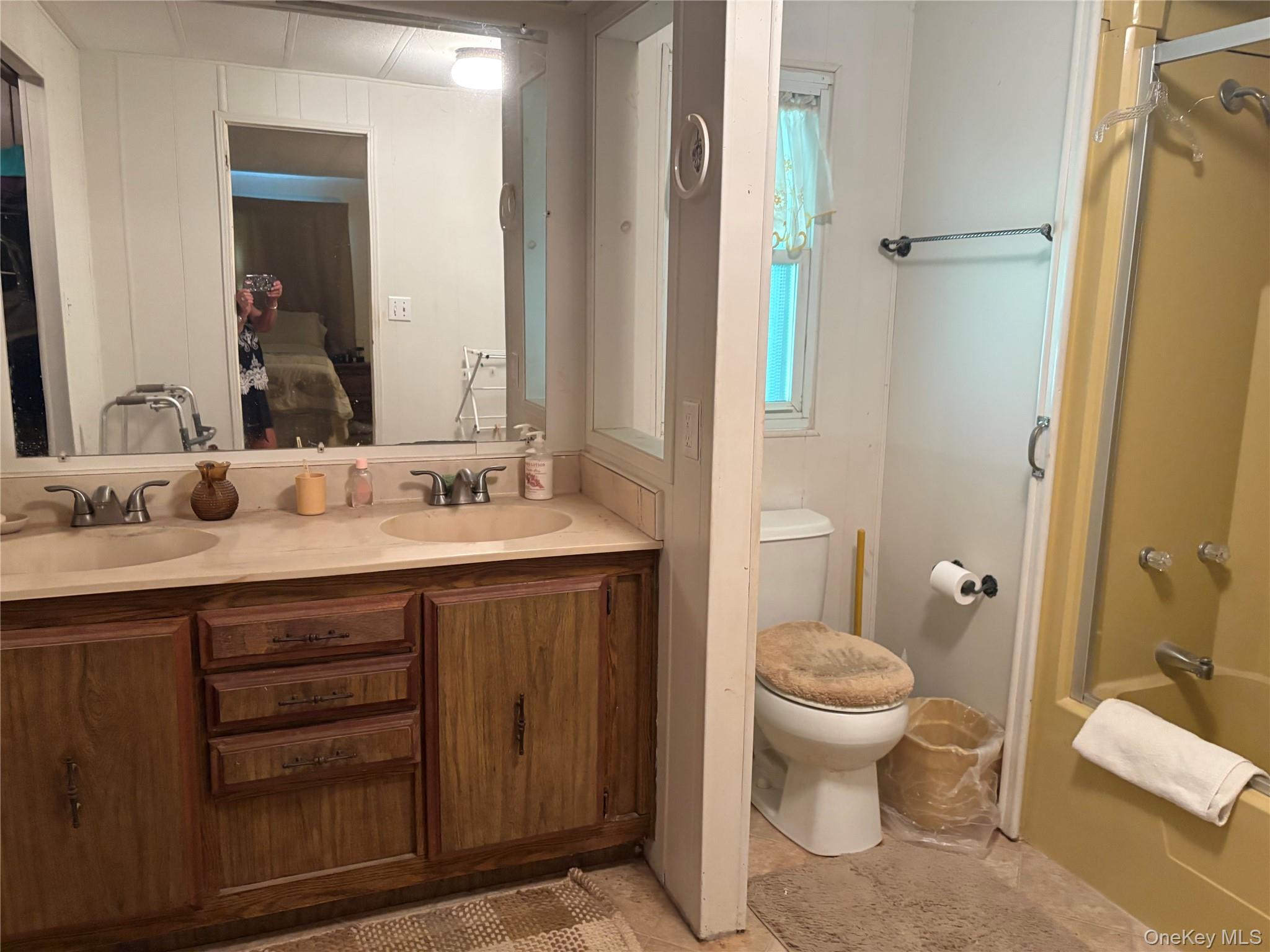 Single Family Riverleigh Ave  Suffolk County, NY 11901, MLS-1006319-10
