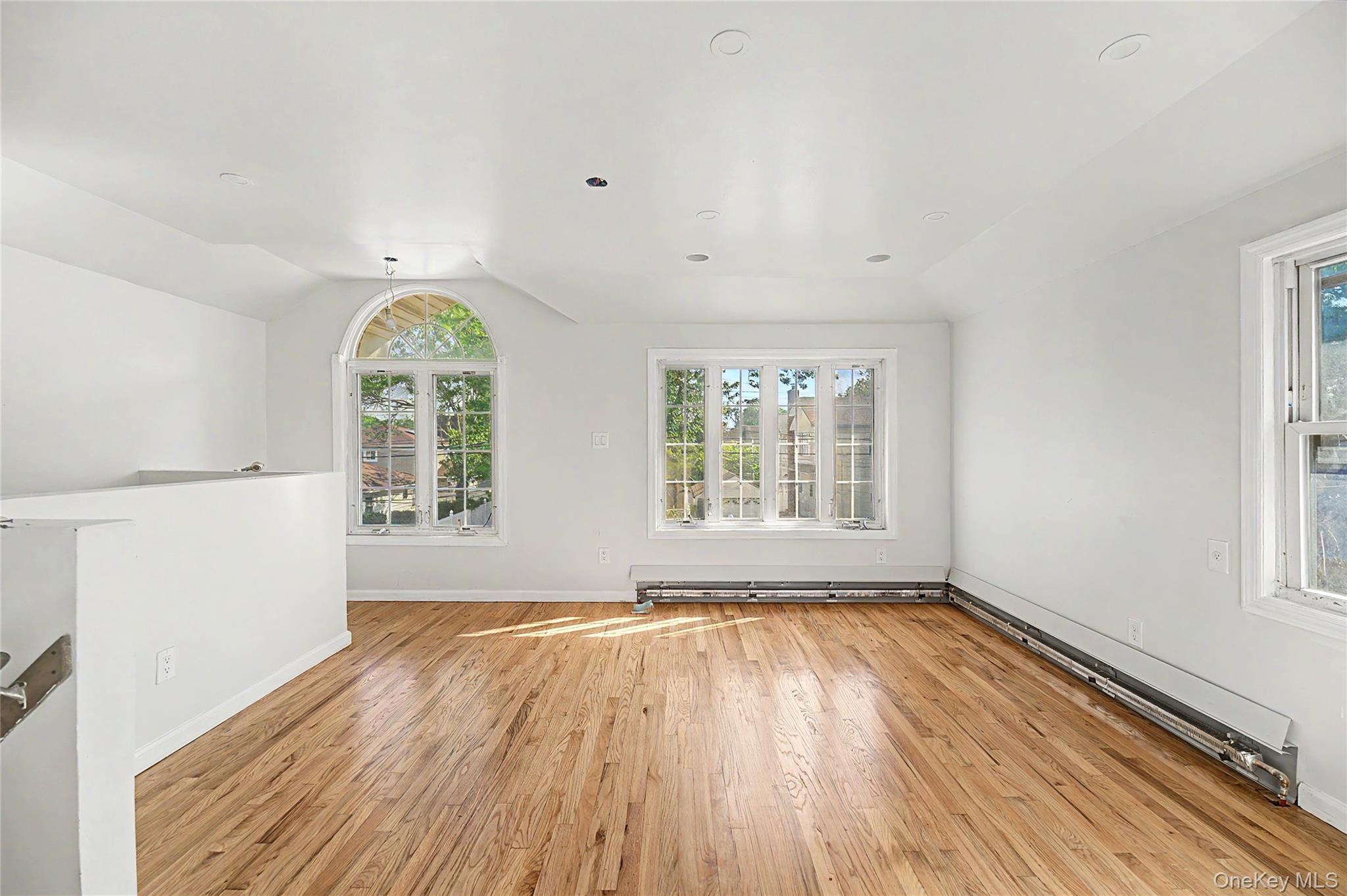 Single Family 144th Avenue Queens, NY 11413, MLS-1006394-15