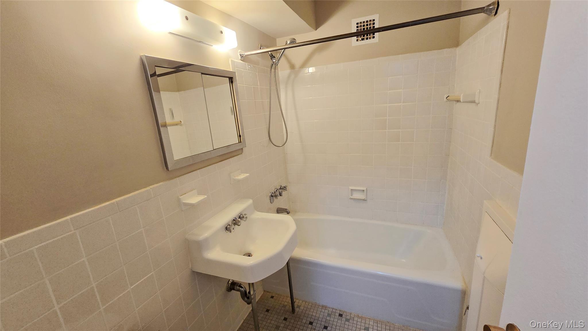 Coop 170  Queens, NY 11432, MLS-1006462-9