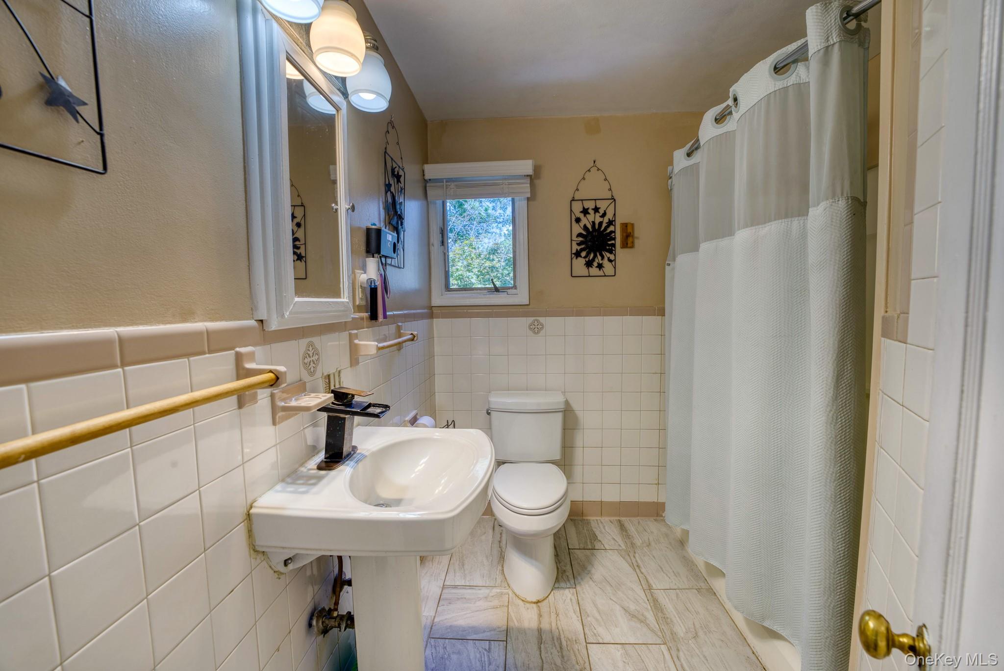 Single Family Crestwood Boulevard Dutchess County, NY 12603, MLS-1006478-18