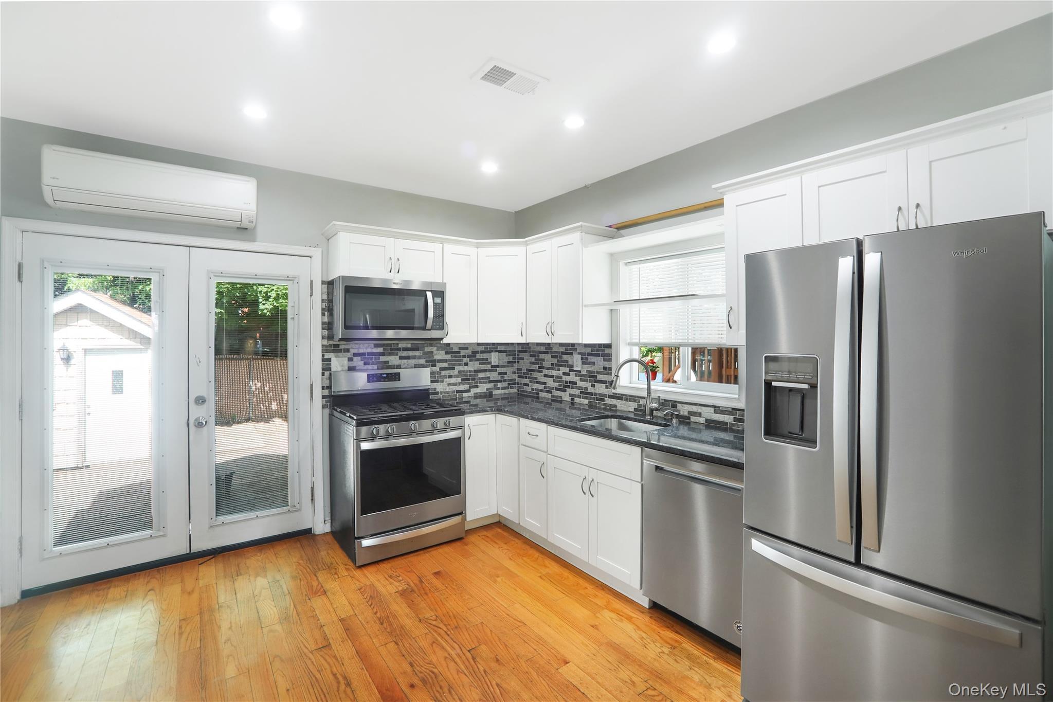 Single Family Bionia Staten Island, NY 10305, MLS-1006551-3