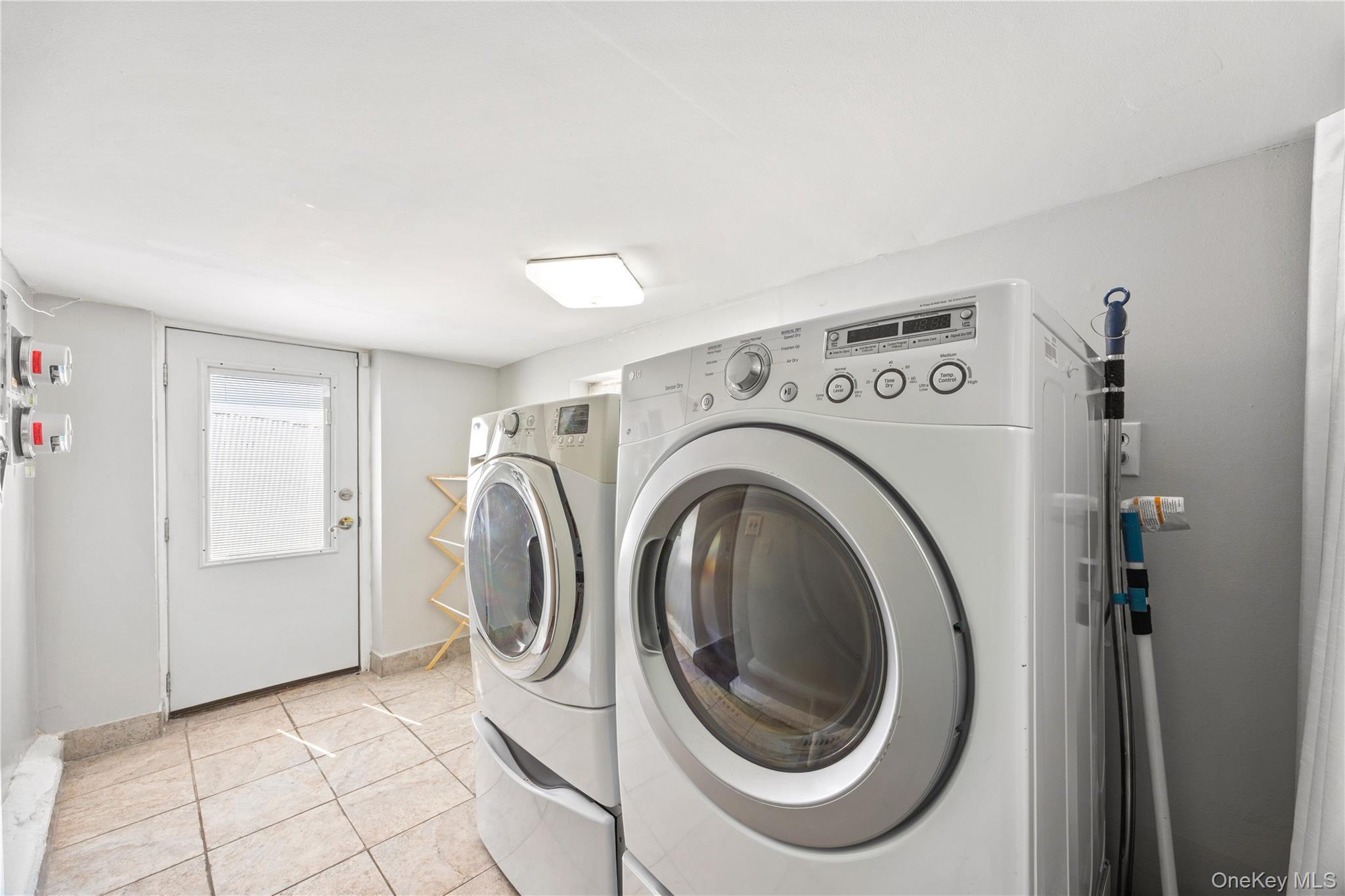 Single Family Revere Bronx, NY 10465, MLS-1006640-25