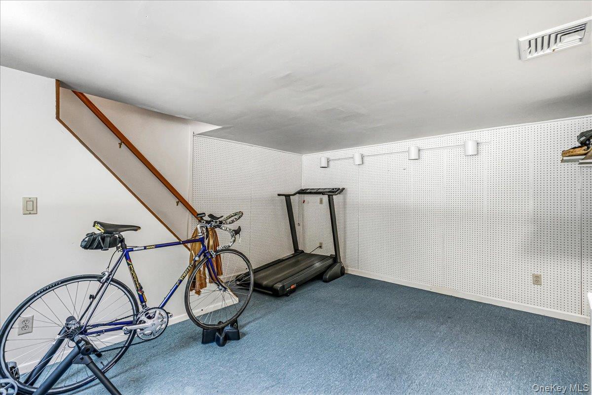 Single Family Main Street Suffolk County, NY 11733, MLS-1006671-18