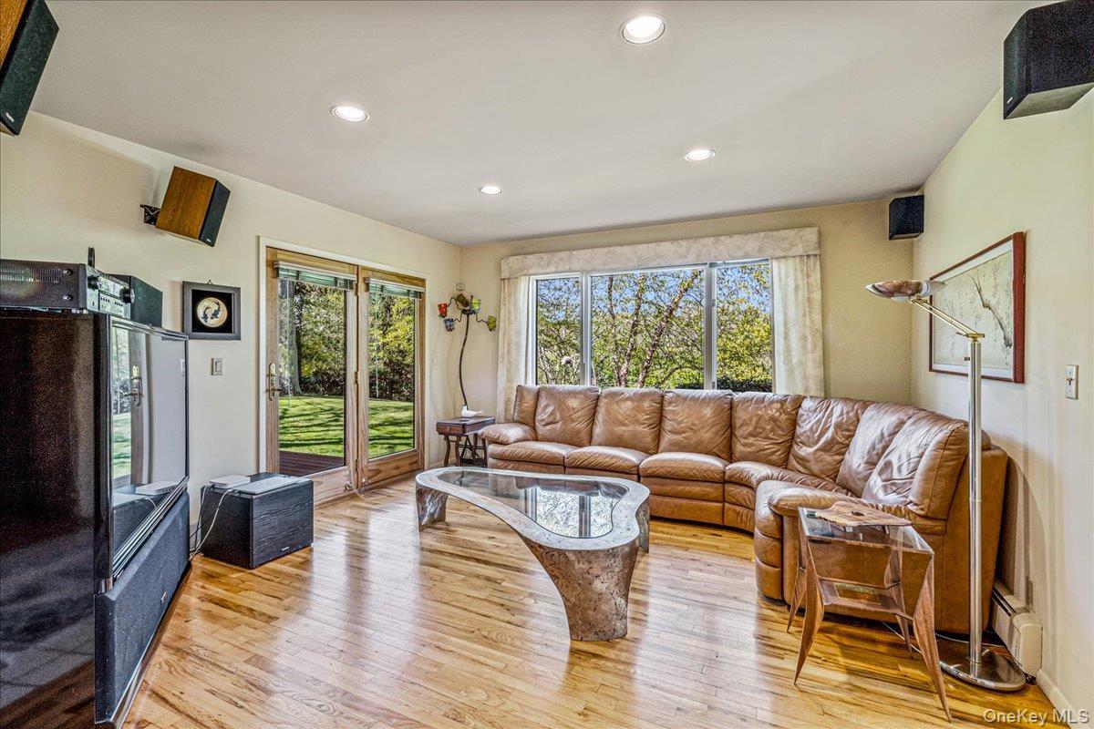 Single Family Main Street Suffolk County, NY 11733, MLS-1006671-8
