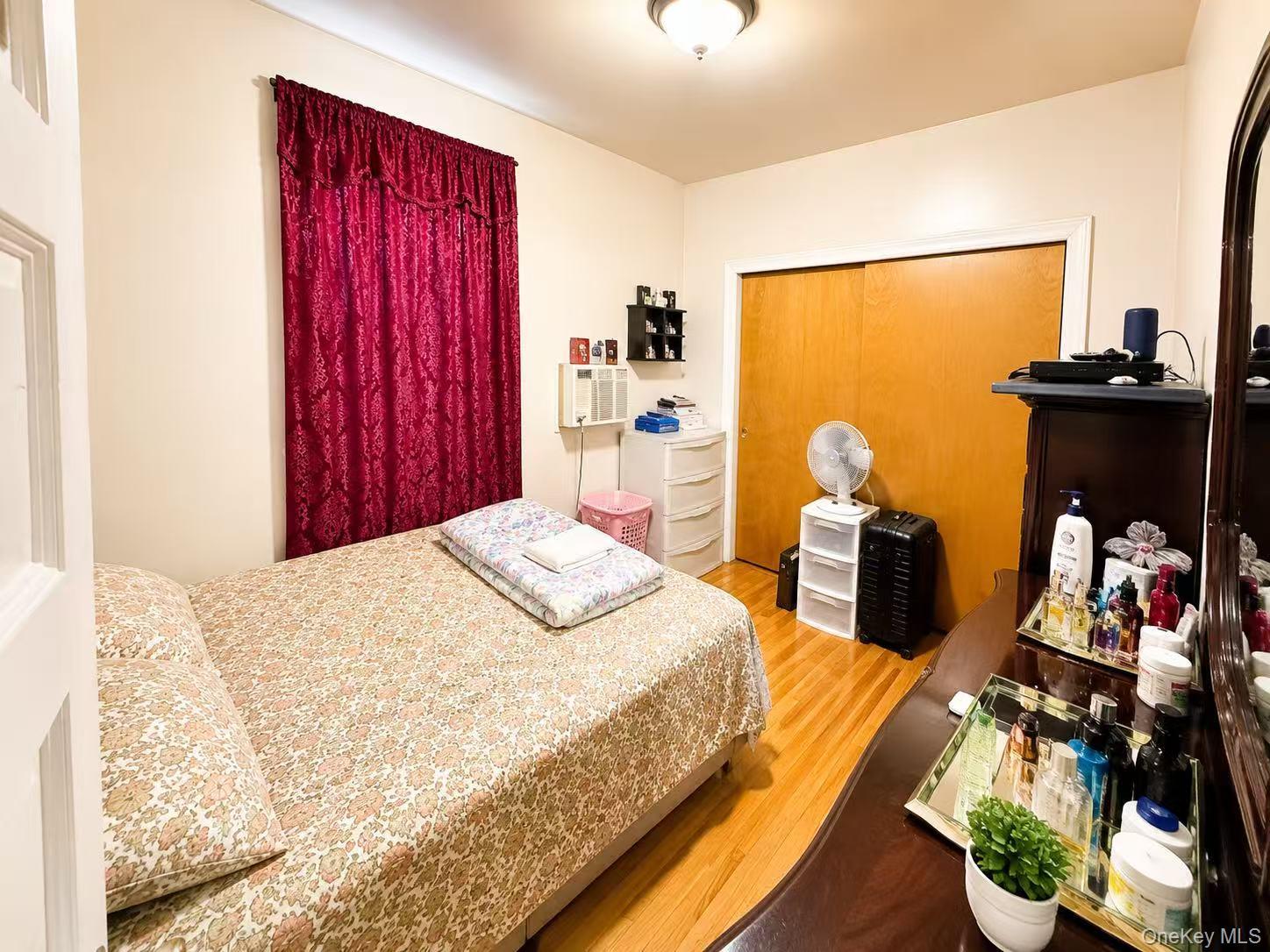Single Family Barnes Avenue  Bronx, NY 10466, MLS-1006673-14