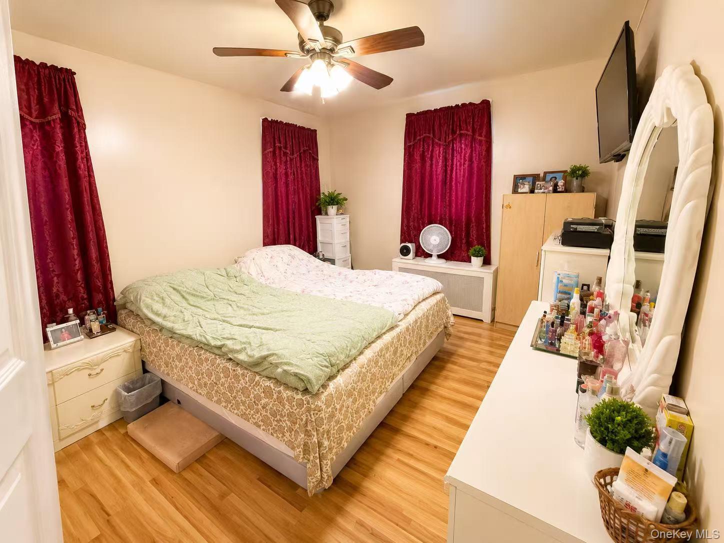 Single Family Barnes Avenue  Bronx, NY 10466, MLS-1006673-15