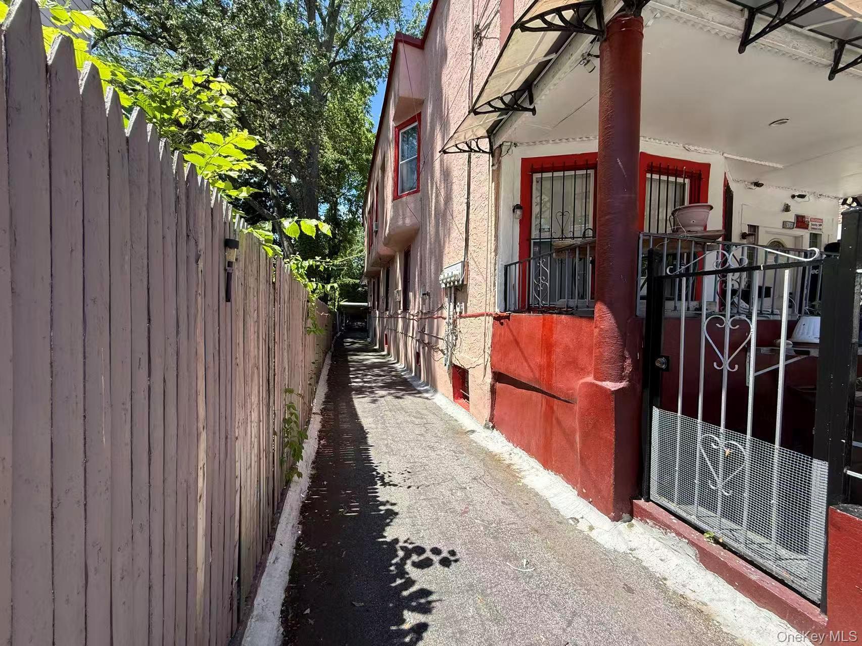 Single Family Barnes  Bronx, NY 10466, MLS-1006673-3