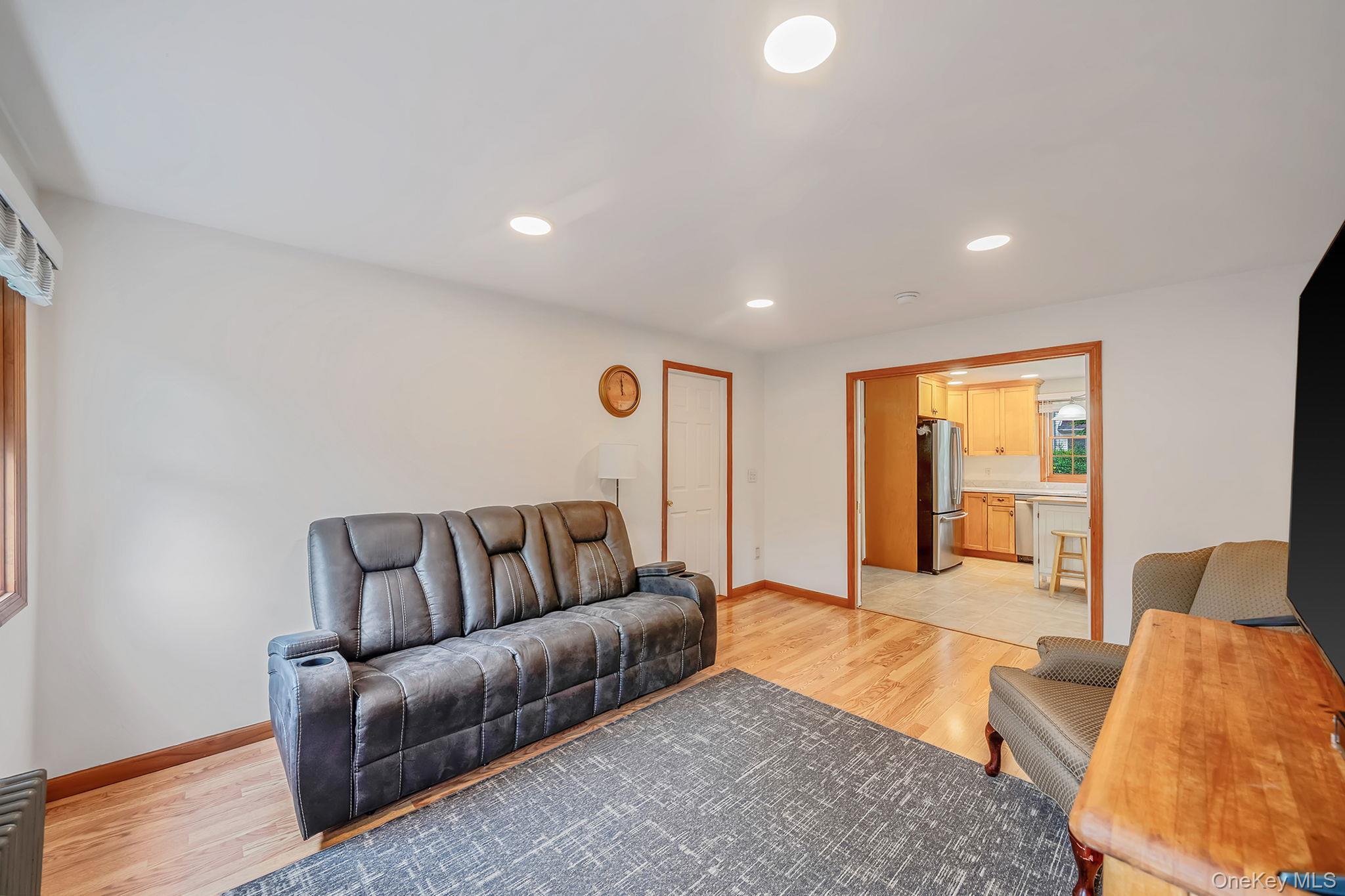 Single Family Champlin Avenue  Suffolk County, NY 11713, MLS-1006698-21