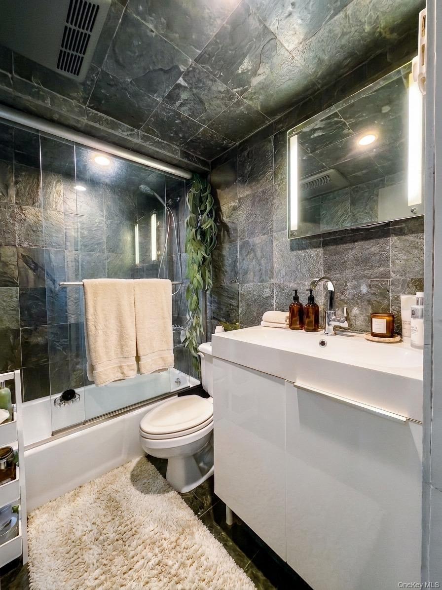 Single Family Delaware Avenue Staten Island, NY 10305, MLS-1006740-22